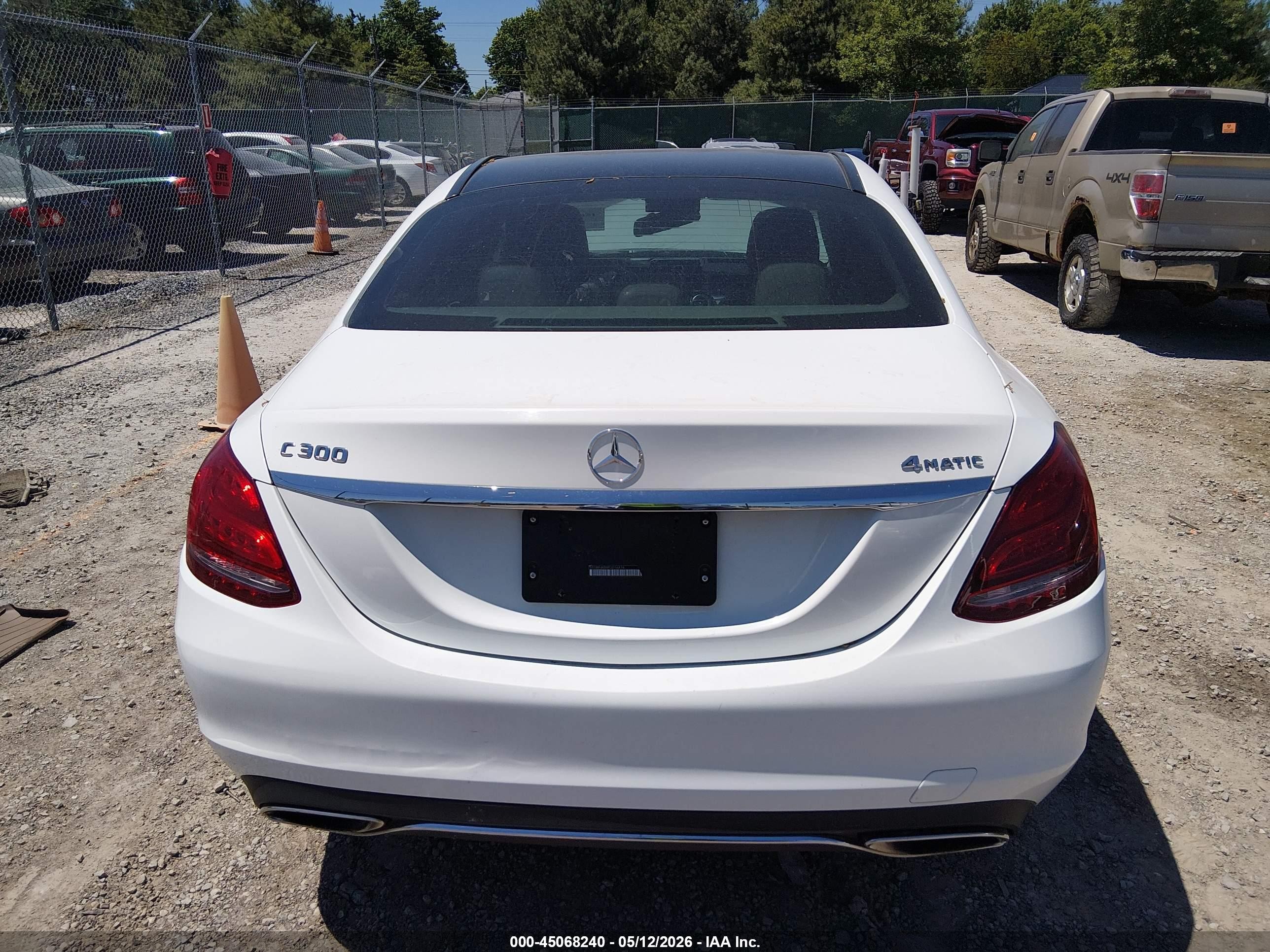 2015 Mercedes-benz C 300 Luxury 4matic White vin: 55SWF4KB8FU016826