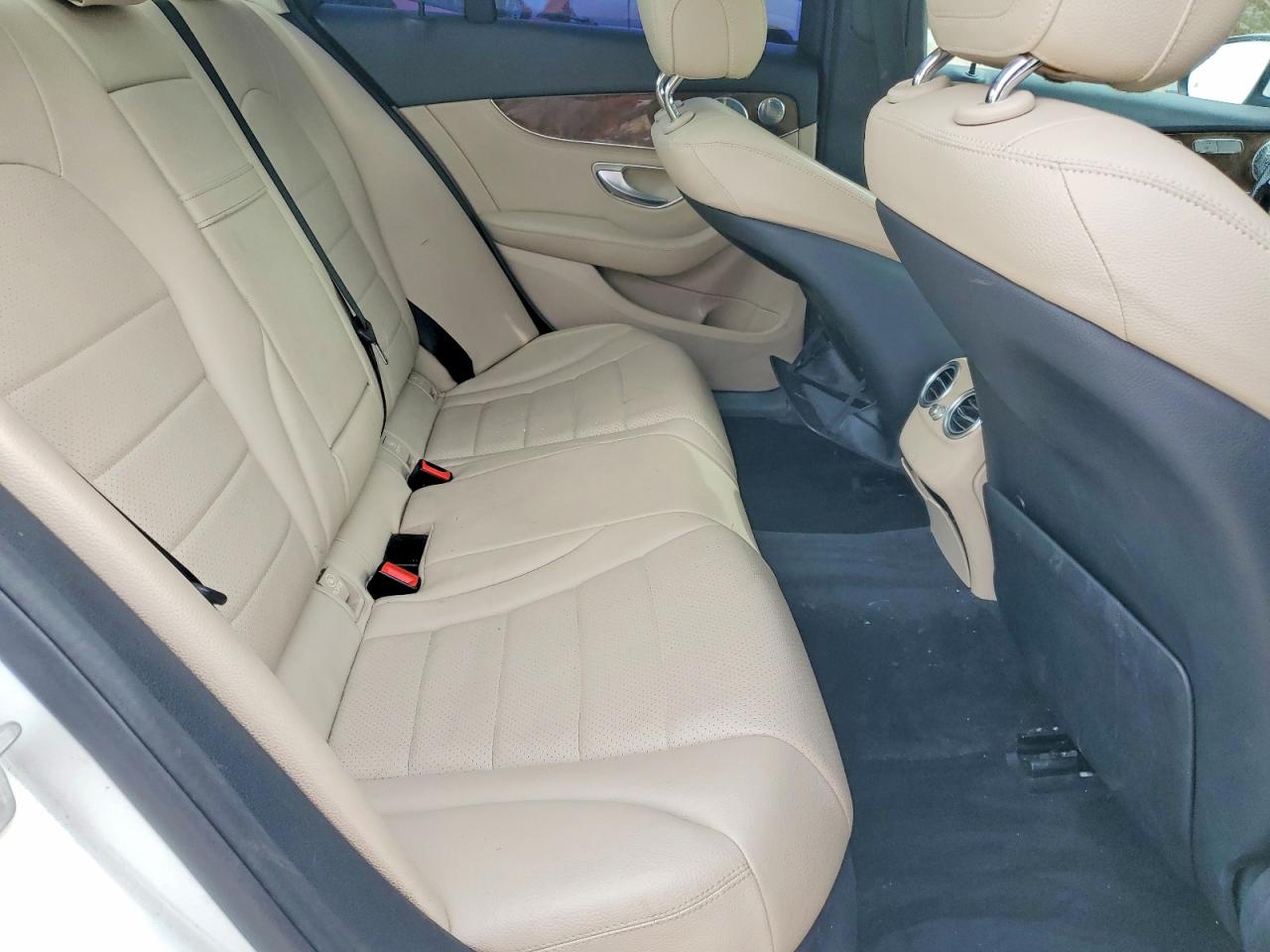 2015 Mercedes-benz C 300 4matic White vin: 55SWF4KB8FU023064