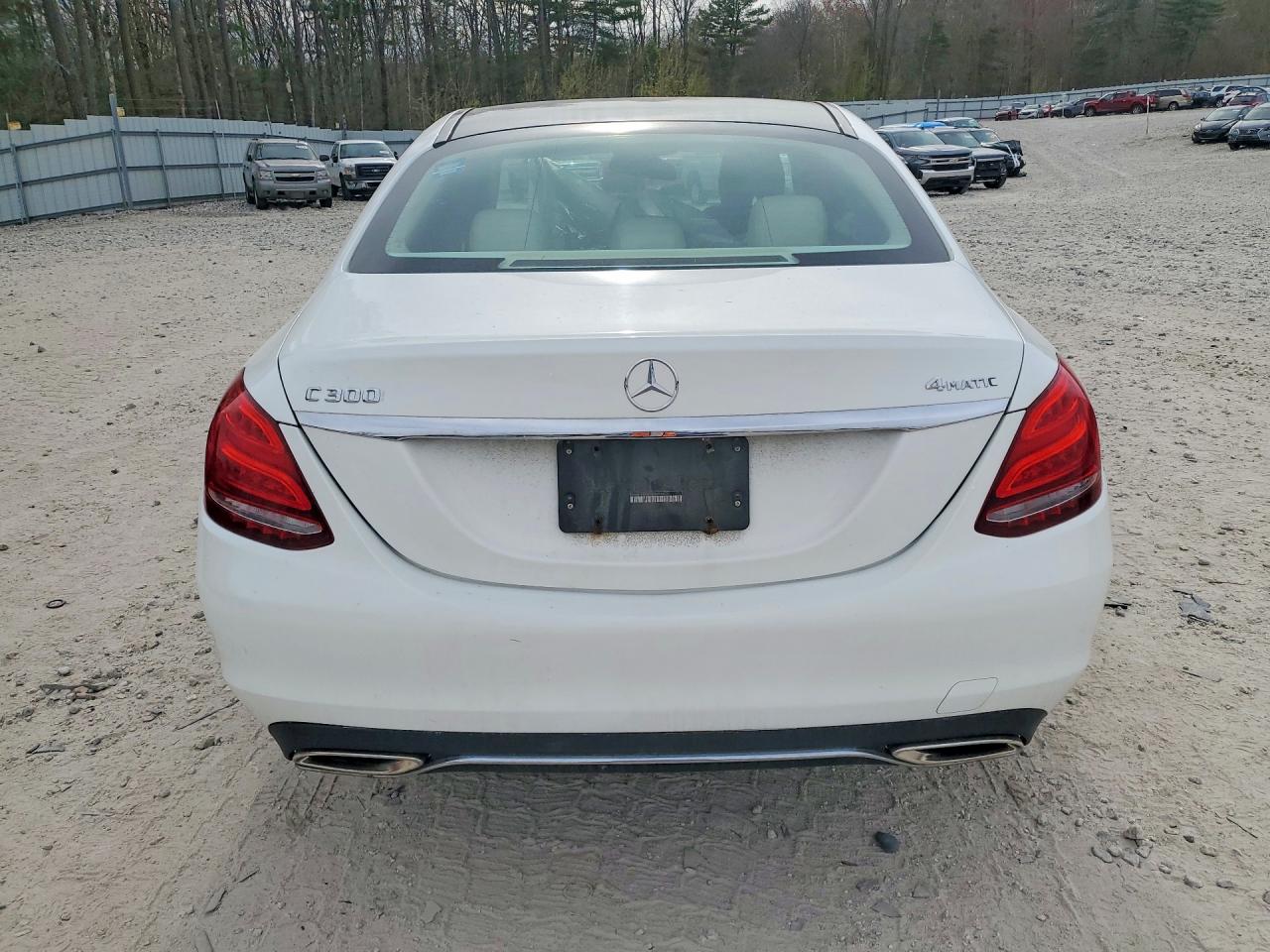2015 Mercedes-benz C 300 4matic White vin: 55SWF4KB8FU023064