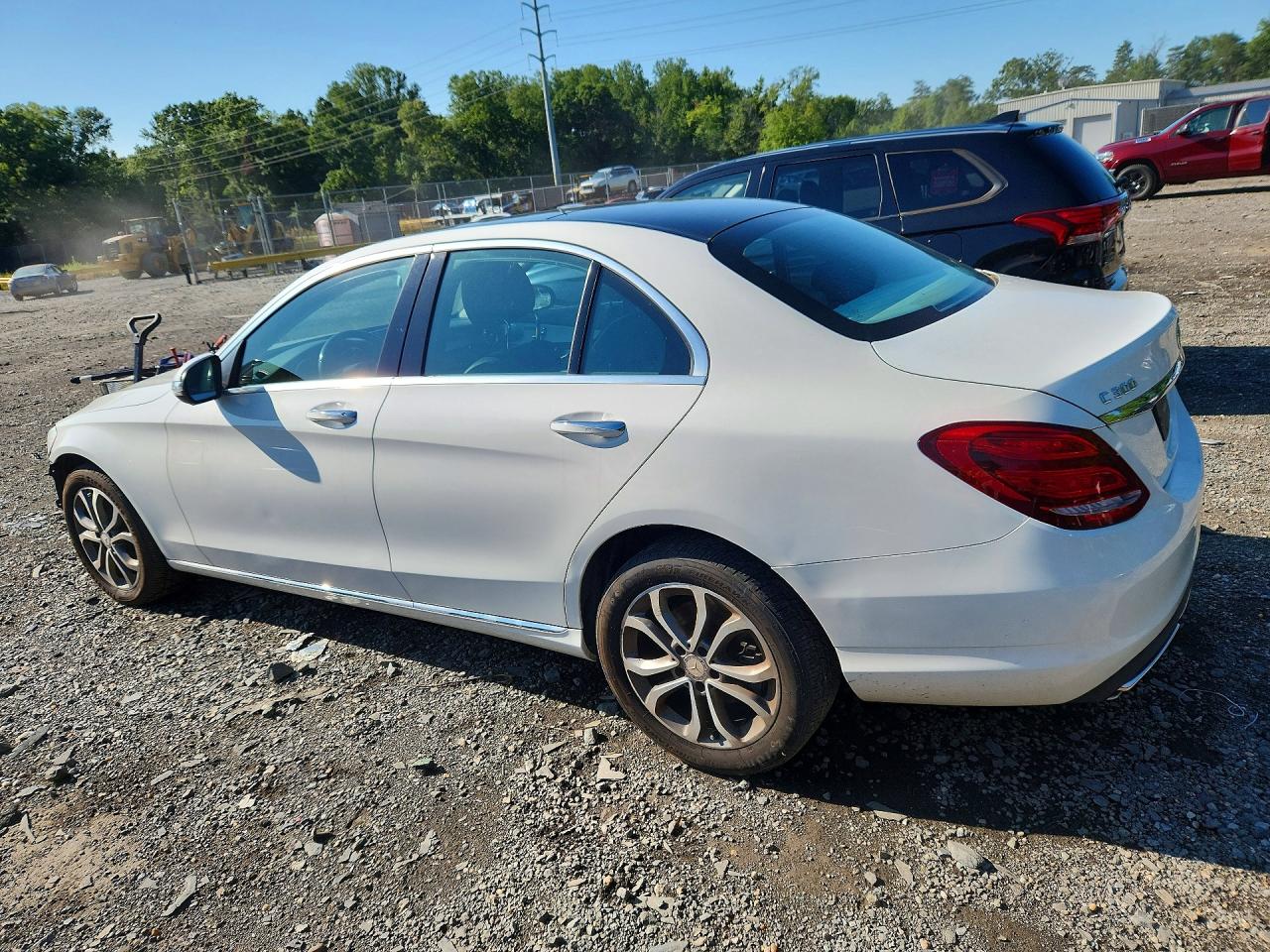 2015 Mercedes-benz C 300 4matic White vin: 55SWF4KB8FU024750