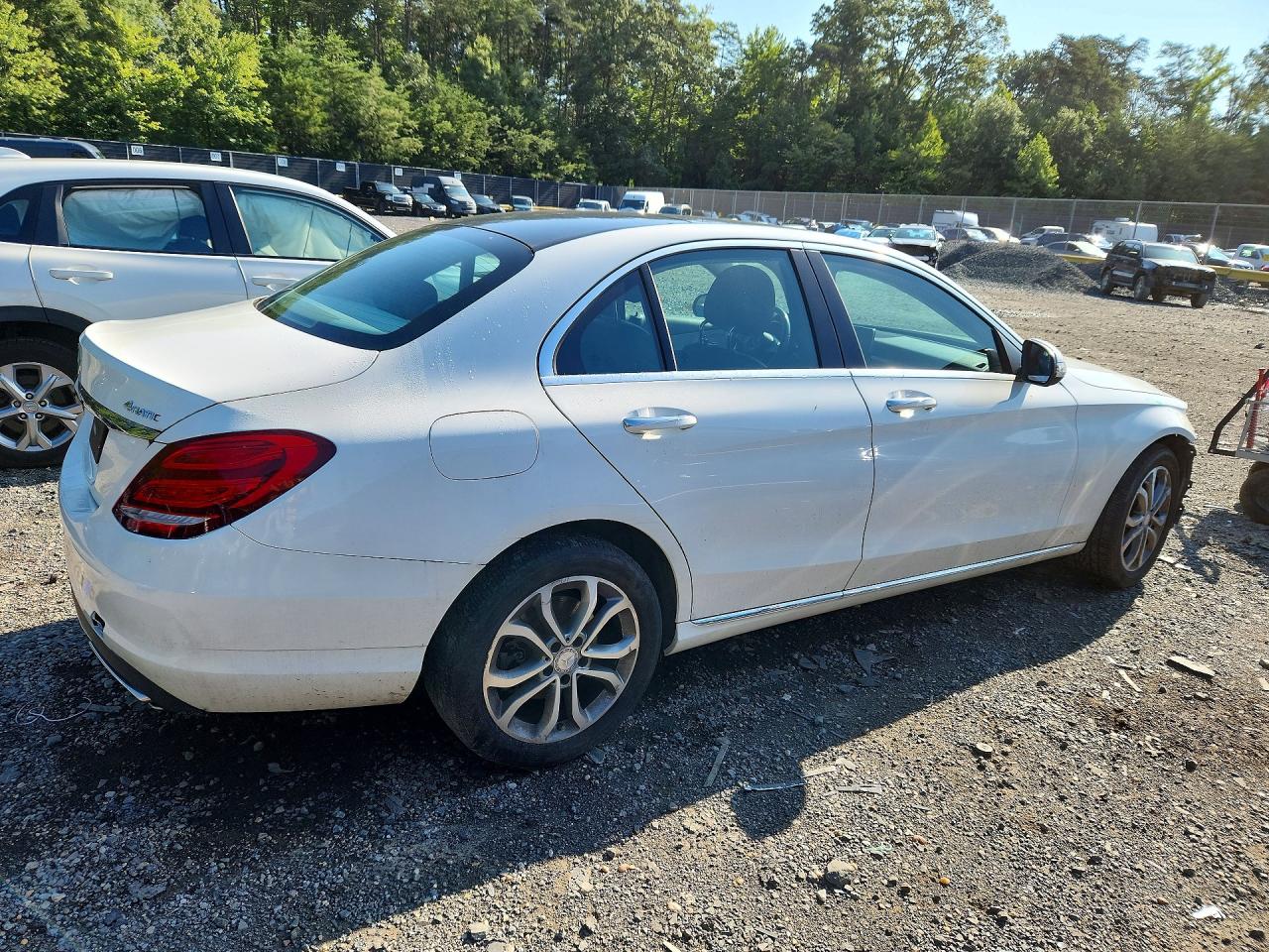 2015 Mercedes-benz C 300 4matic White vin: 55SWF4KB8FU024750