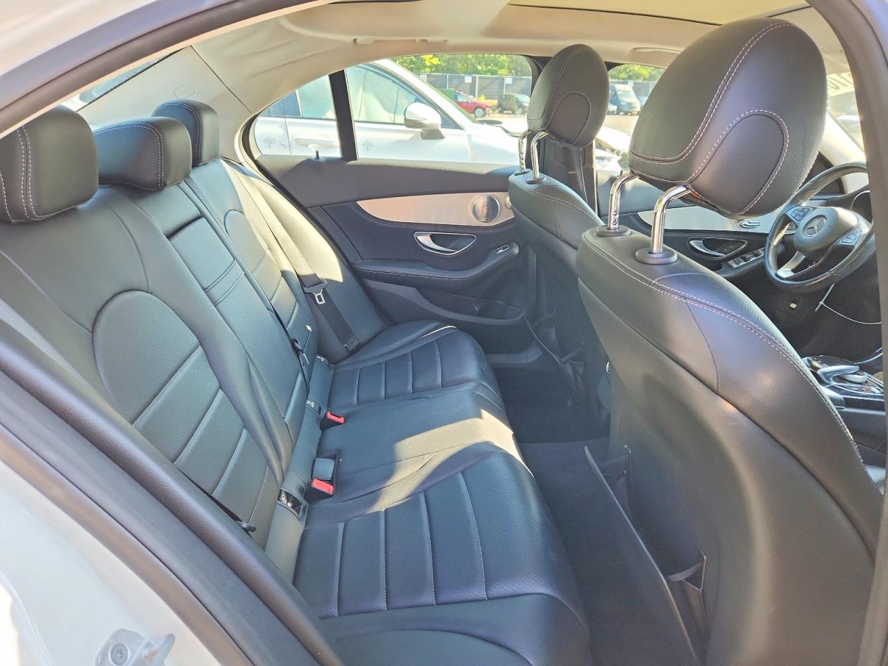 2015 Mercedes-benz C 300 4matic White vin: 55SWF4KB8FU024750