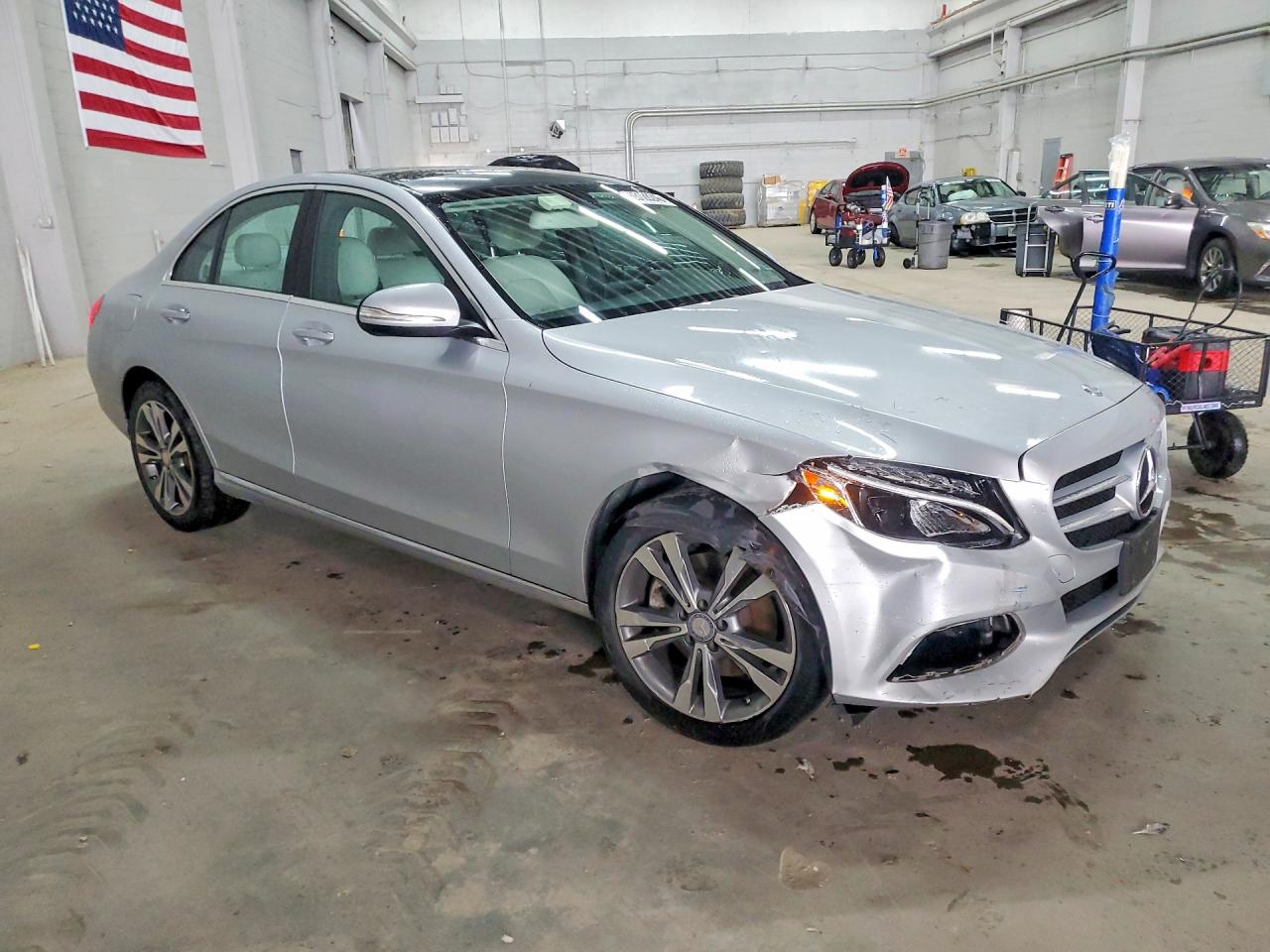 2015 Mercedes-benz C 300 4matic Серебряный vin: 55SWF4KB8FU028734