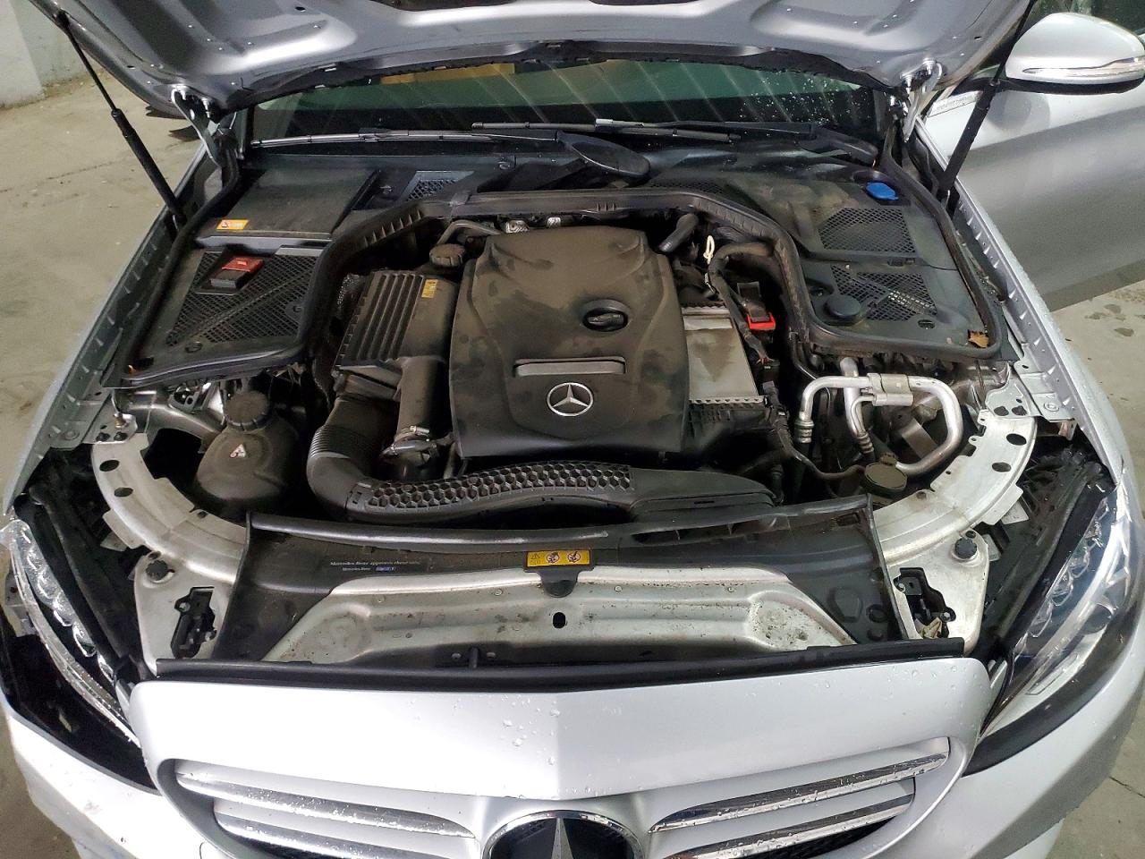 2015 Mercedes-benz C 300 4matic Серебряный vin: 55SWF4KB8FU028734