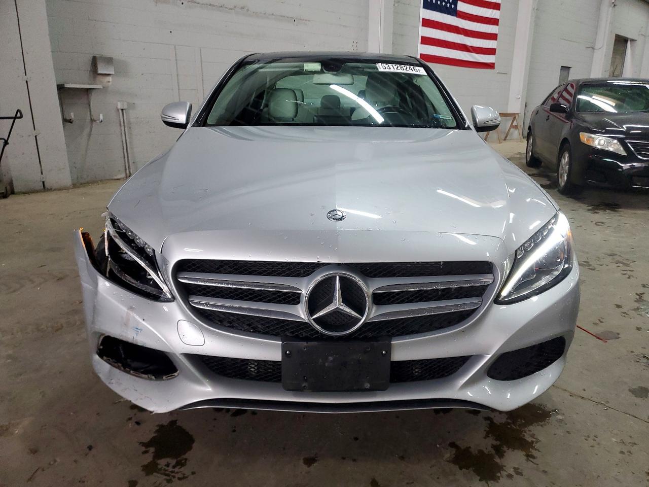 2015 Mercedes-benz C 300 4matic Серебряный vin: 55SWF4KB8FU028734