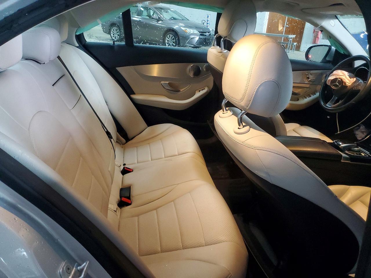 2015 Mercedes-benz C 300 4matic Серебряный vin: 55SWF4KB8FU028734