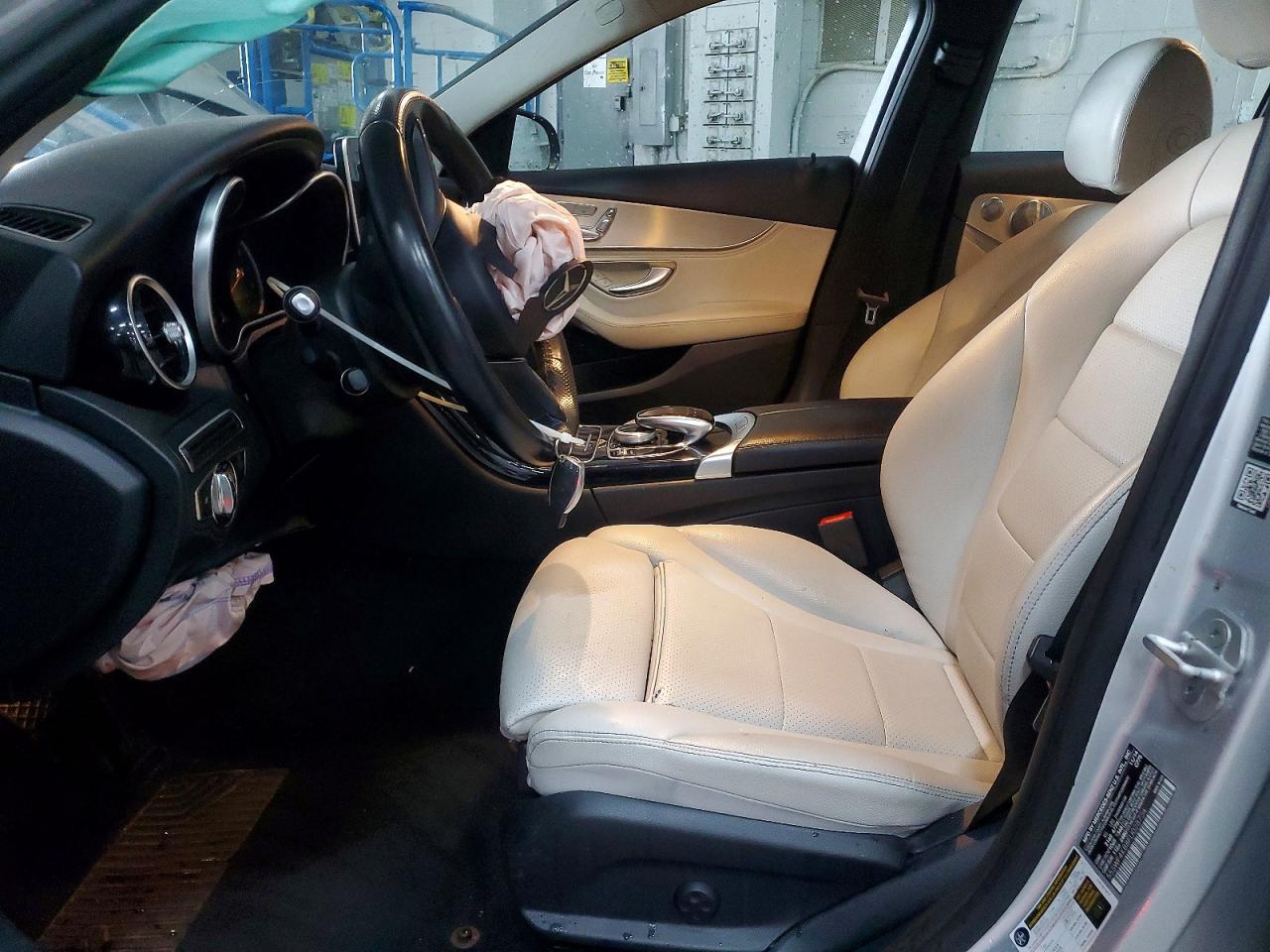 2015 Mercedes-benz C 300 4matic Серебряный vin: 55SWF4KB8FU028734