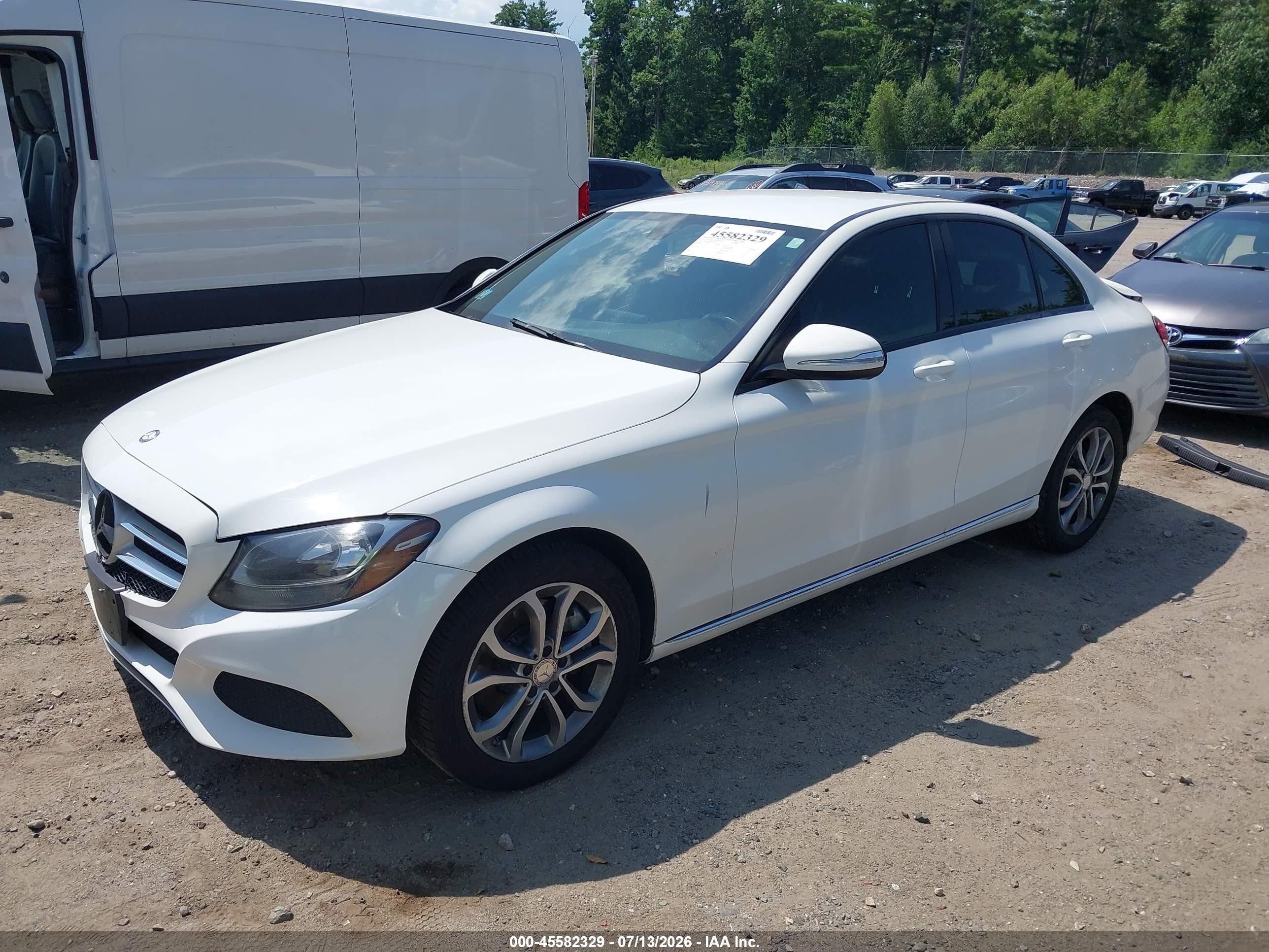 2015 Mercedes-benz C 300 4matic White vin: 55SWF4KB8FU030371
