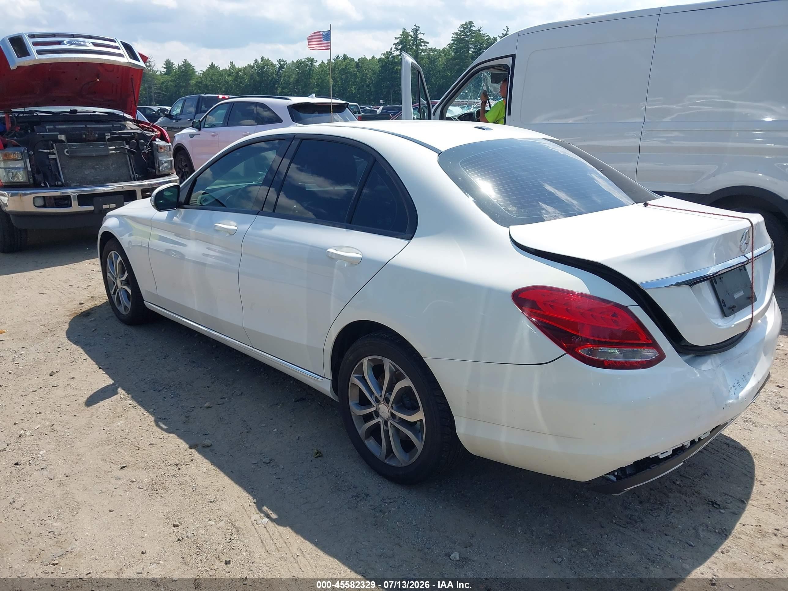 2015 Mercedes-benz C 300 4matic White vin: 55SWF4KB8FU030371