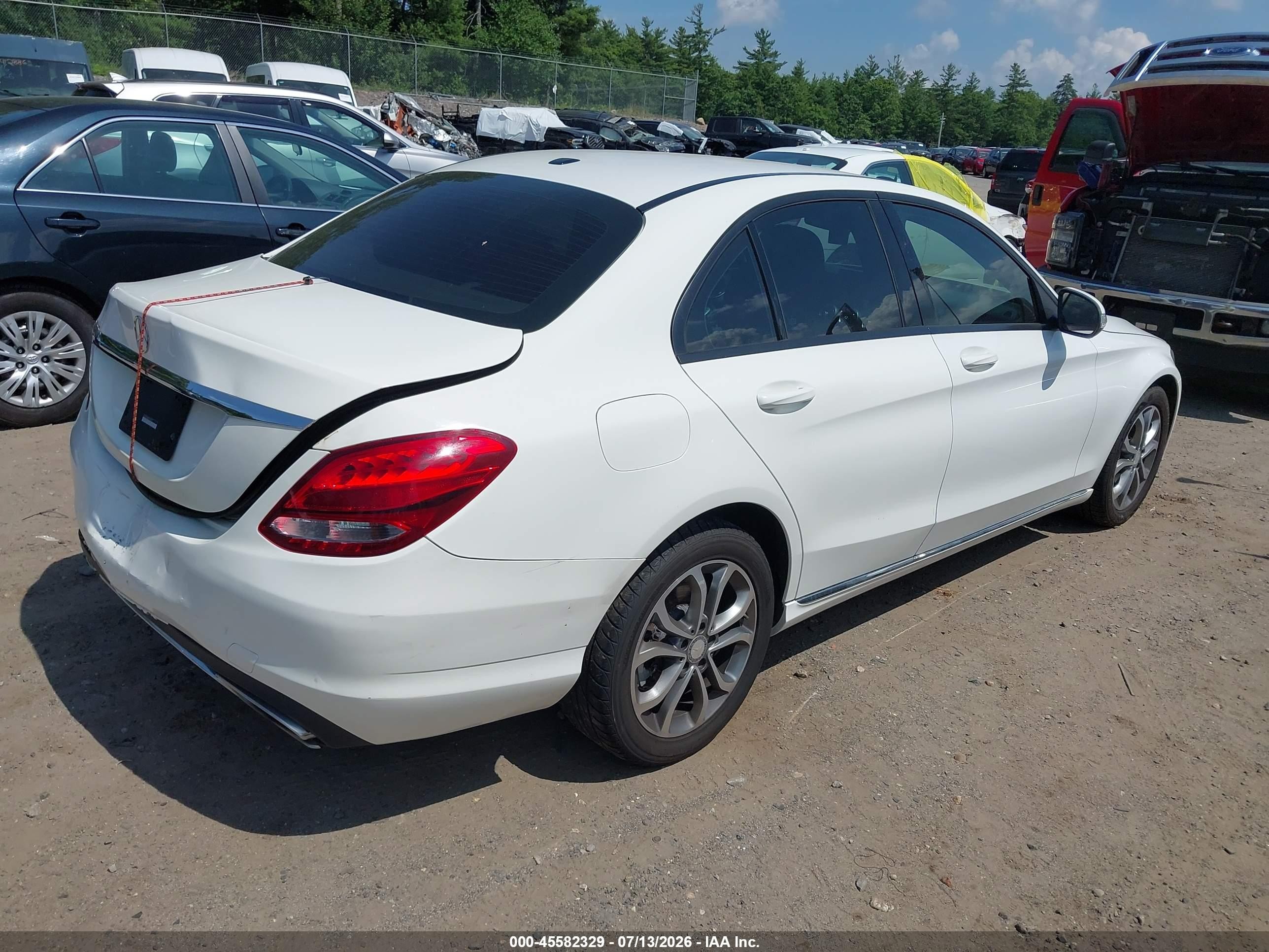 2015 Mercedes-benz C 300 4matic White vin: 55SWF4KB8FU030371