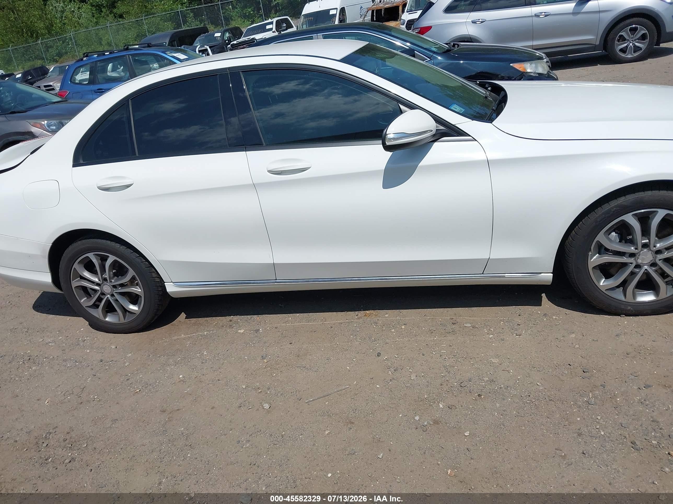 2015 Mercedes-benz C 300 4matic White vin: 55SWF4KB8FU030371