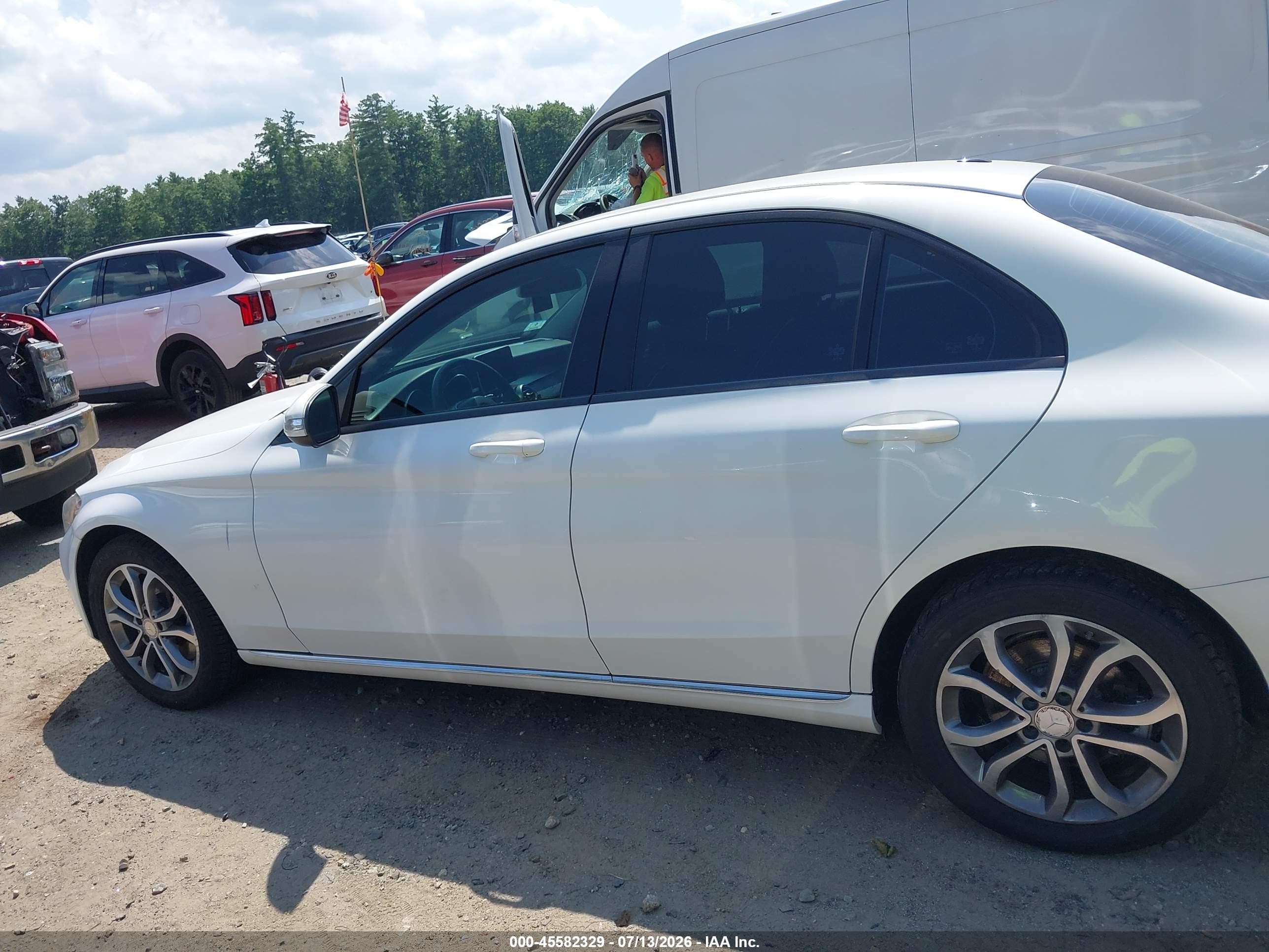 2015 Mercedes-benz C 300 4matic White vin: 55SWF4KB8FU030371