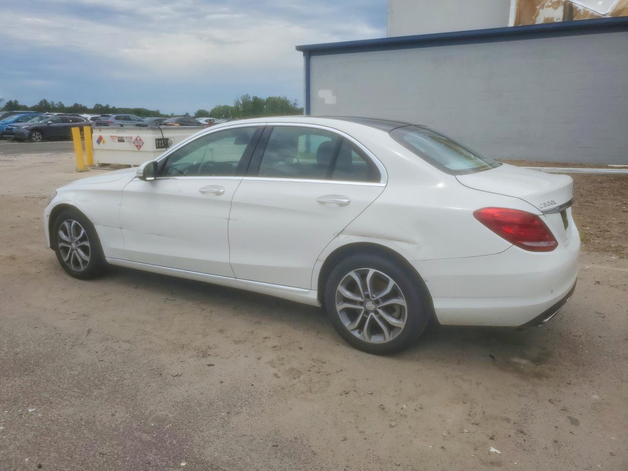 2015 Mercedes-benz C 300 4matic White vin: 55SWF4KB8FU036901