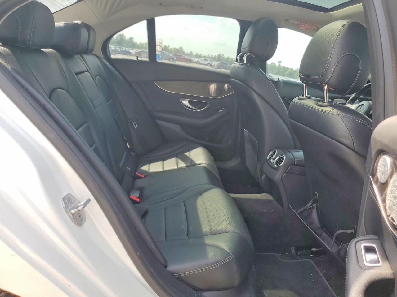 2015 Mercedes-benz C 300 4matic White vin: 55SWF4KB8FU036901