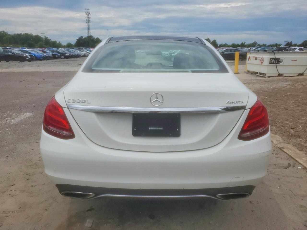 2015 Mercedes-benz C 300 4matic White vin: 55SWF4KB8FU036901