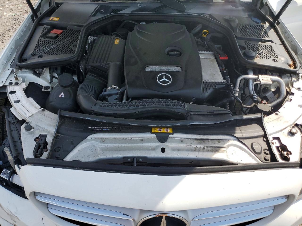 2015 Mercedes-benz C 300 4matic White vin: 55SWF4KB8FU036901