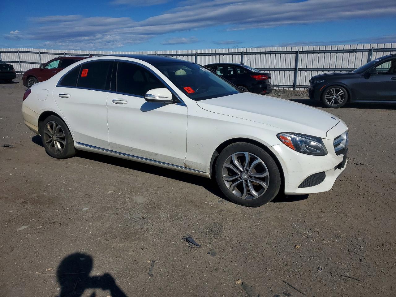 2015 Mercedes-benz C 300 4matic White vin: 55SWF4KB8FU058235