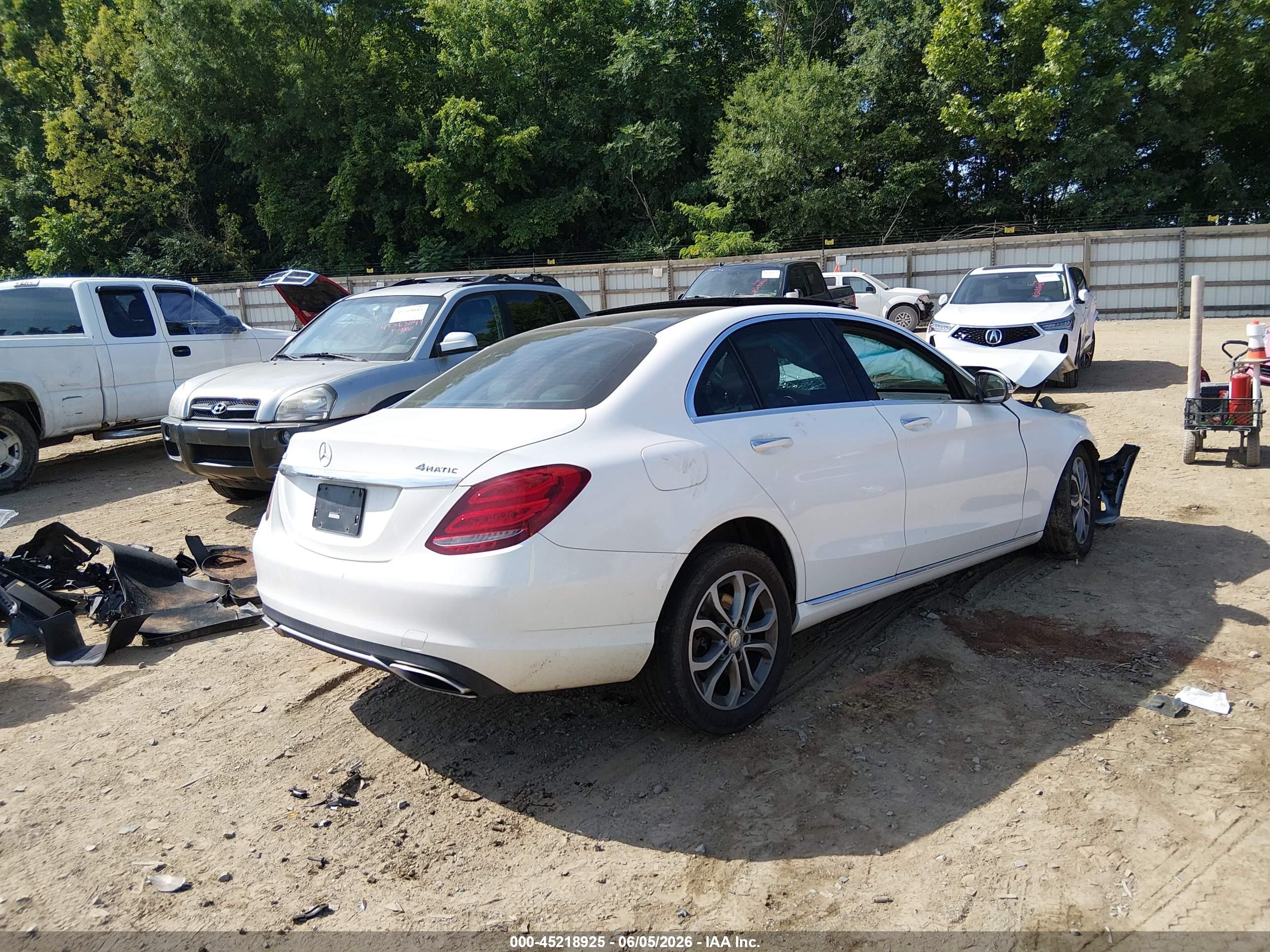 2015 Mercedes-benz C 300 4matic White vin: 55SWF4KB8FU083622
