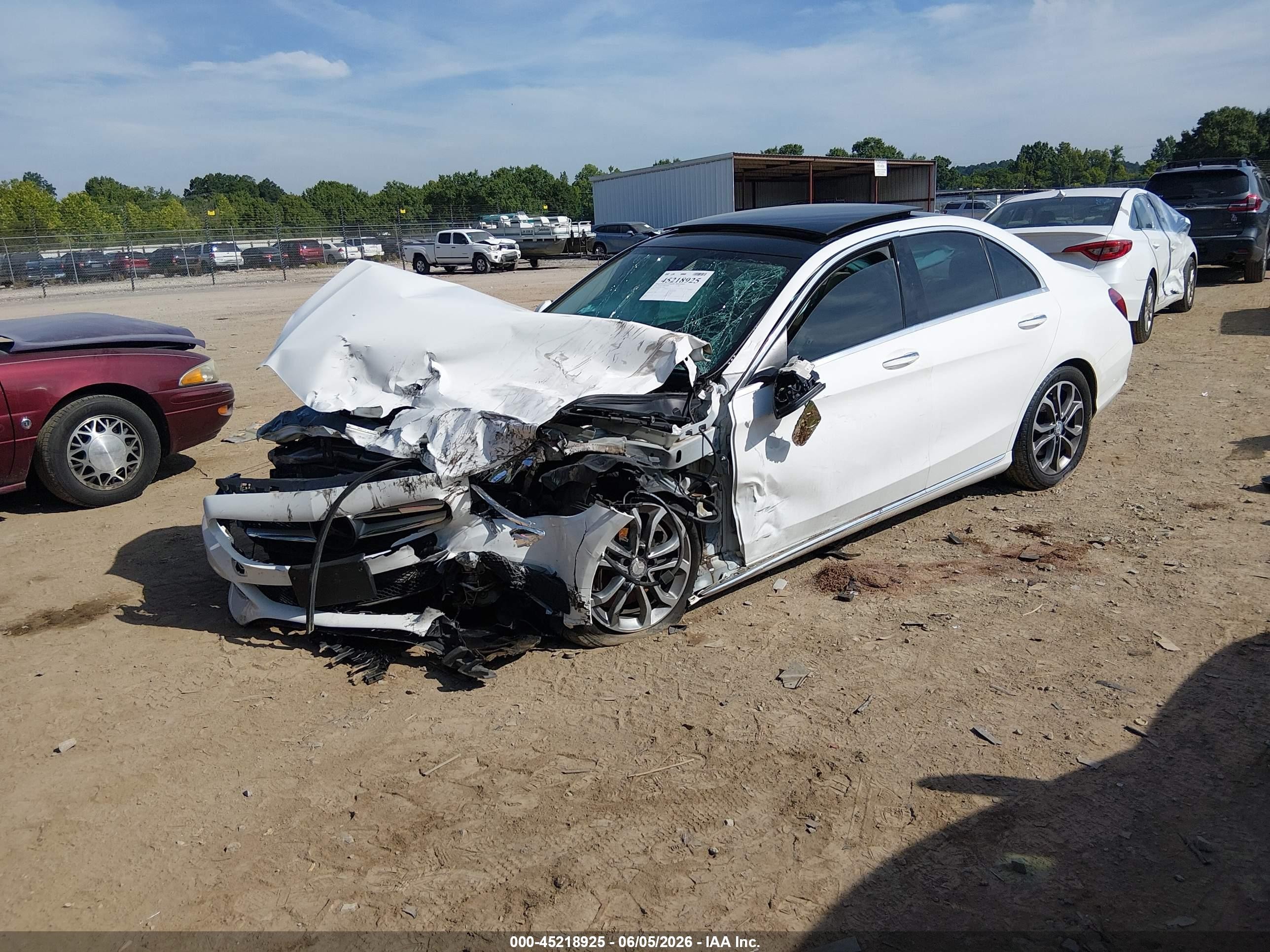 2015 Mercedes-benz C 300 4matic White vin: 55SWF4KB8FU083622