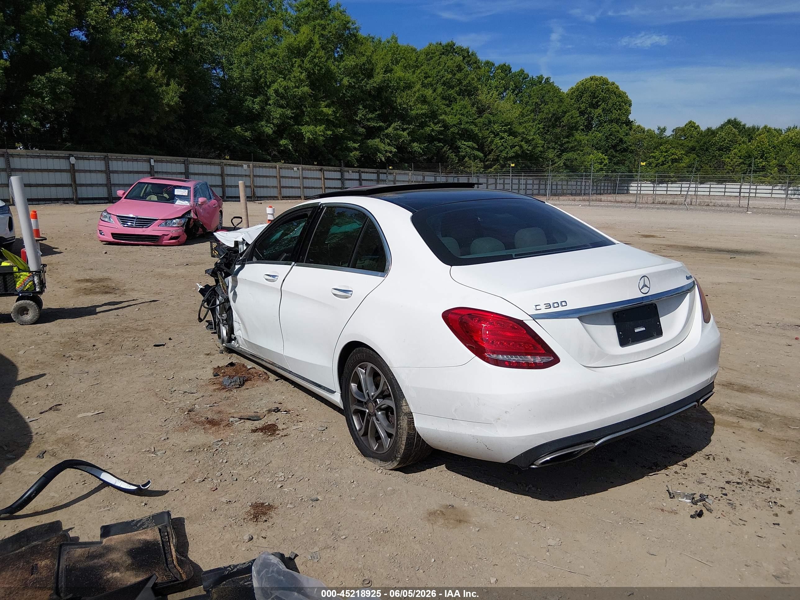 2015 Mercedes-benz C 300 4matic White vin: 55SWF4KB8FU083622