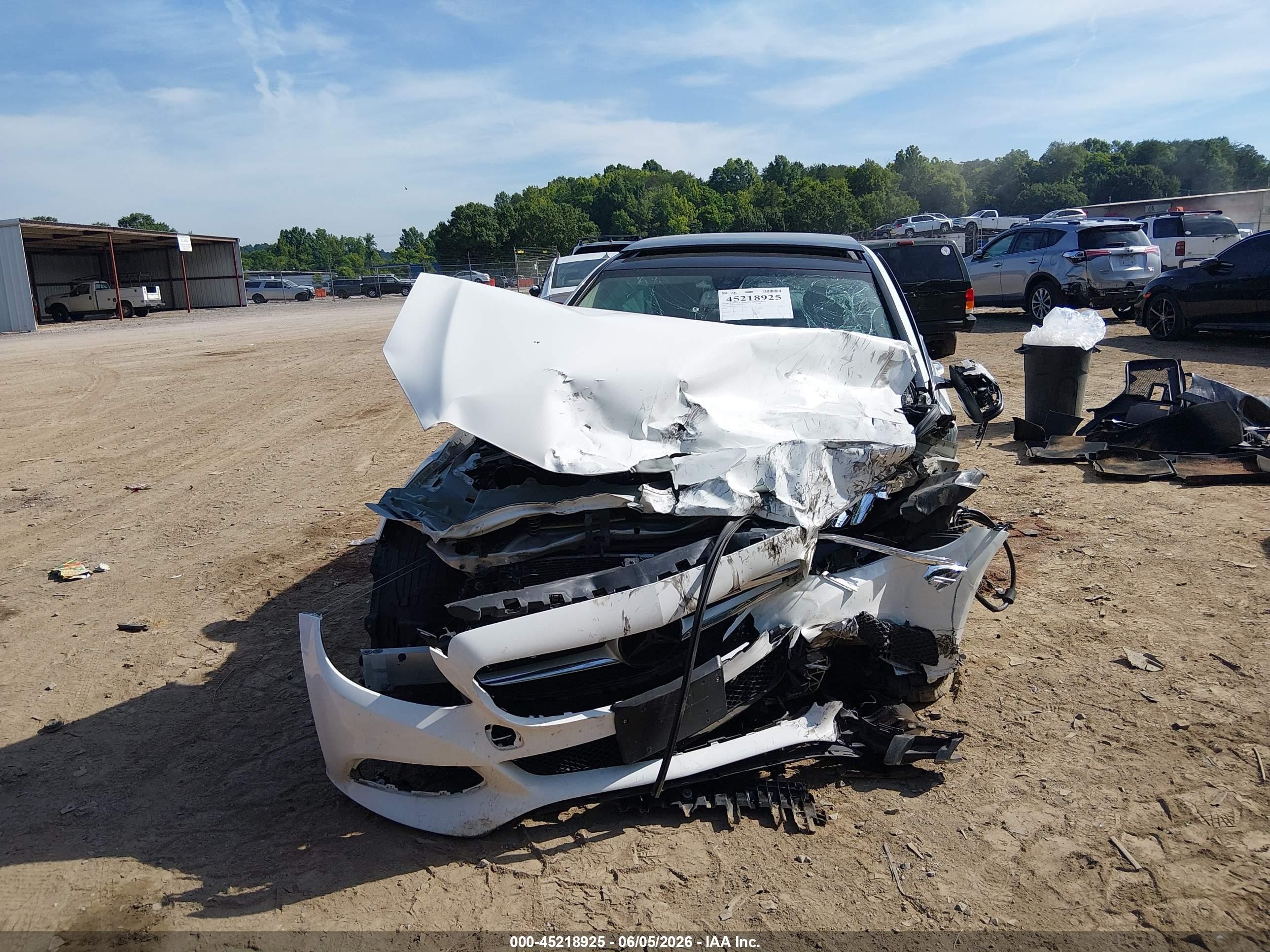 2015 Mercedes-benz C 300 4matic White vin: 55SWF4KB8FU083622