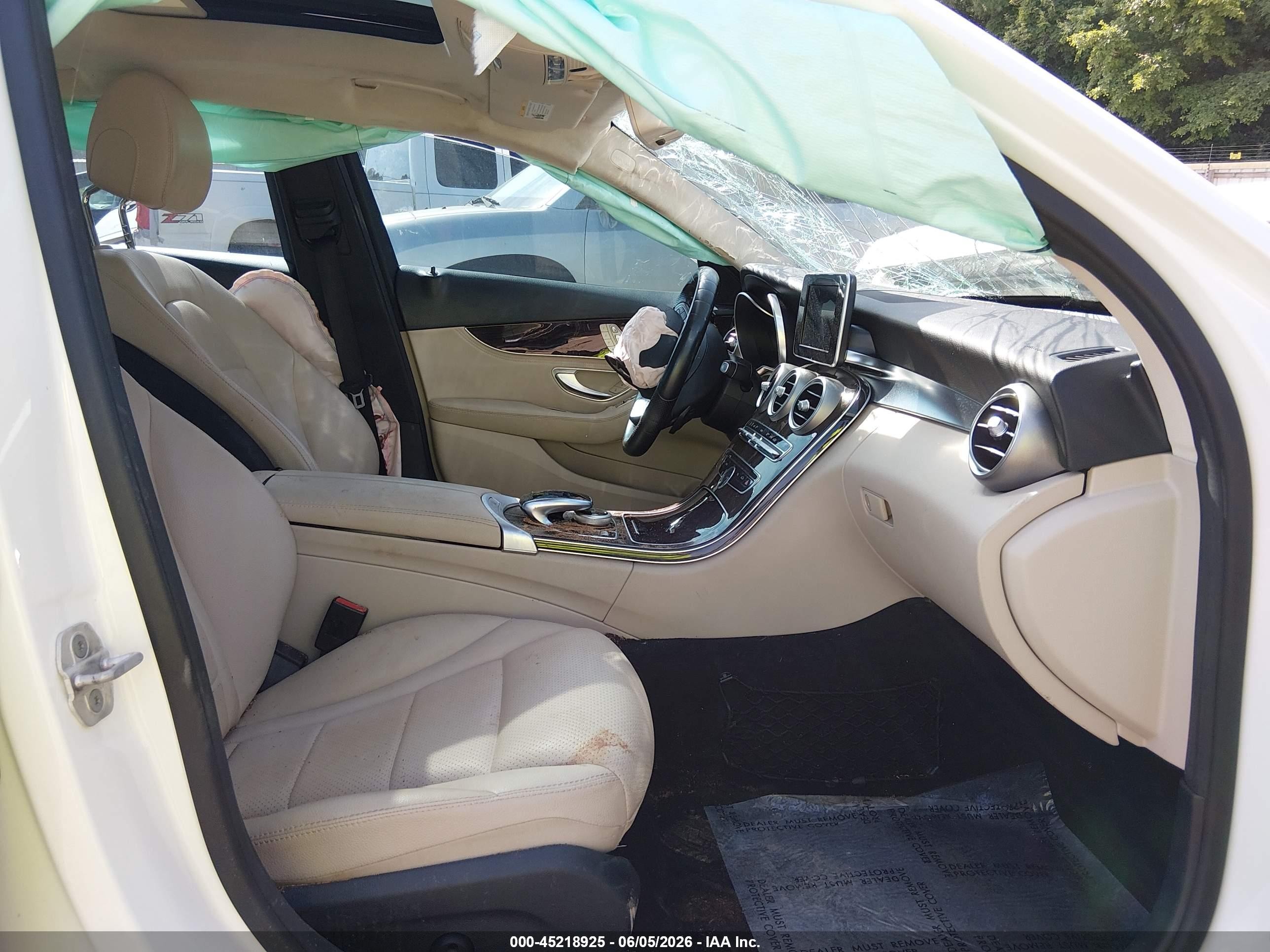 2015 Mercedes-benz C 300 4matic White vin: 55SWF4KB8FU083622