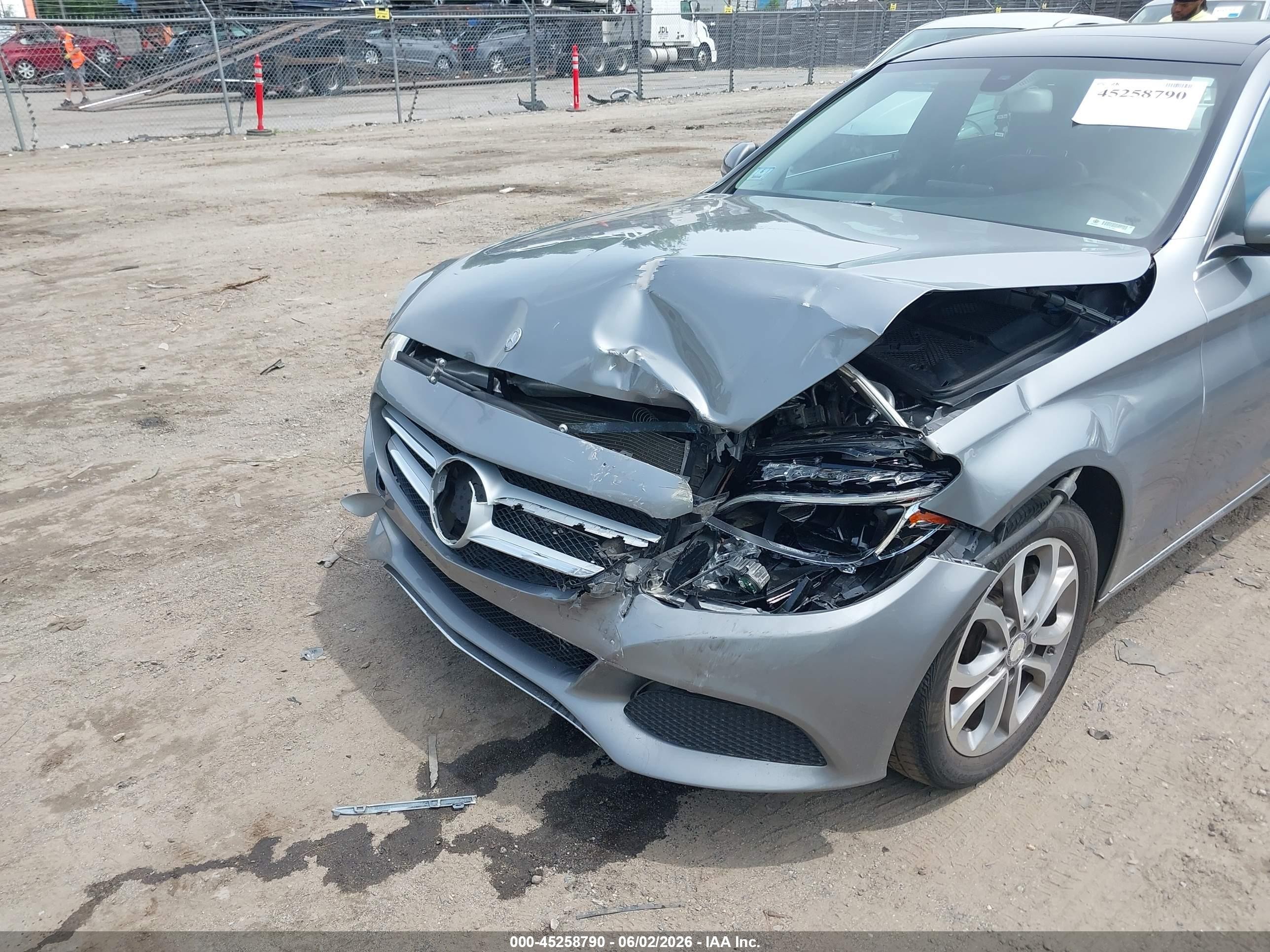 2015 Mercedes-benz C 300 4matic Silver vin: 55SWF4KB8FU087105