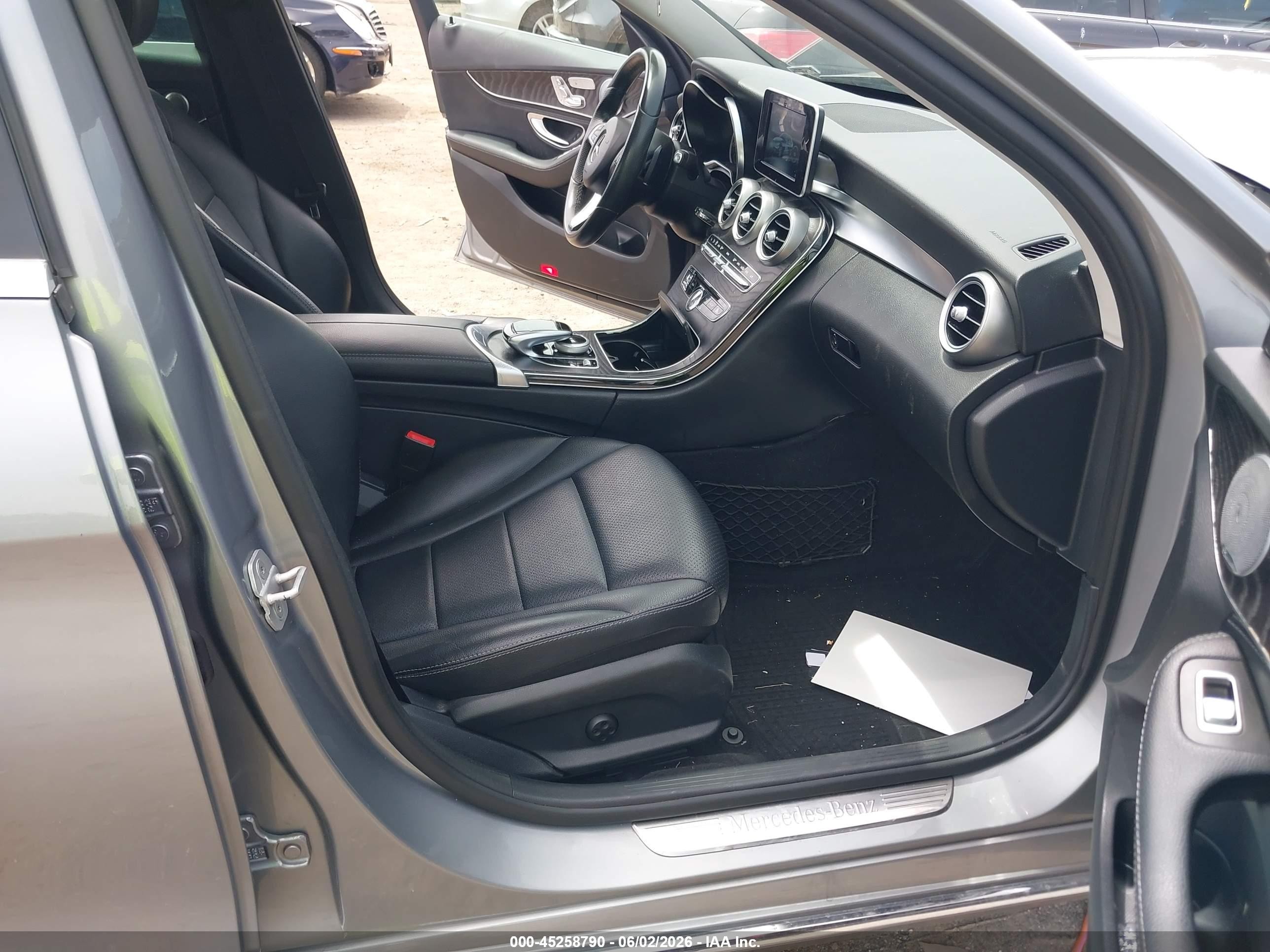 2015 Mercedes-benz C 300 4matic Silver vin: 55SWF4KB8FU087105