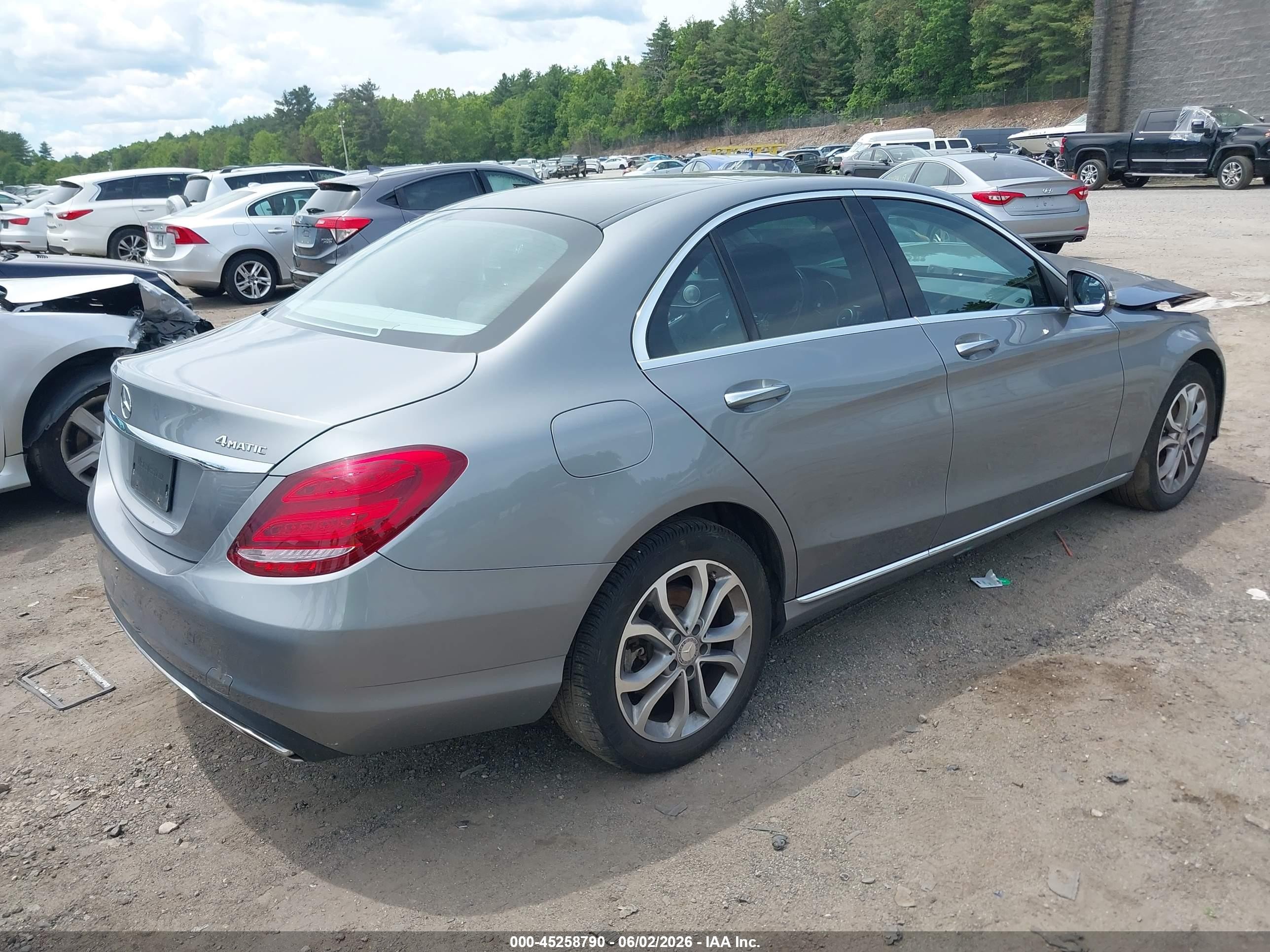 2015 Mercedes-benz C 300 4matic Silver vin: 55SWF4KB8FU087105