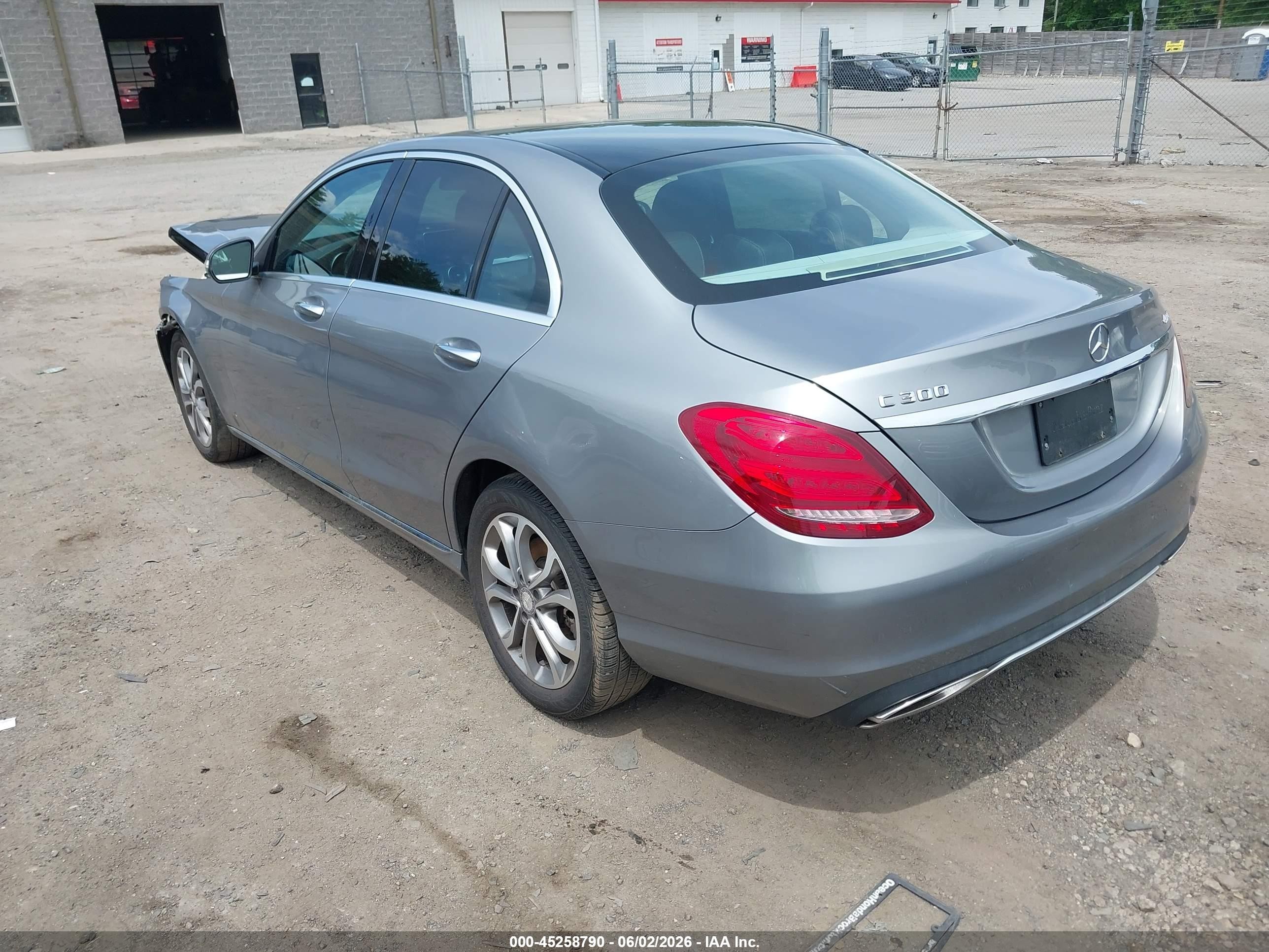 2015 Mercedes-benz C 300 4matic Silver vin: 55SWF4KB8FU087105