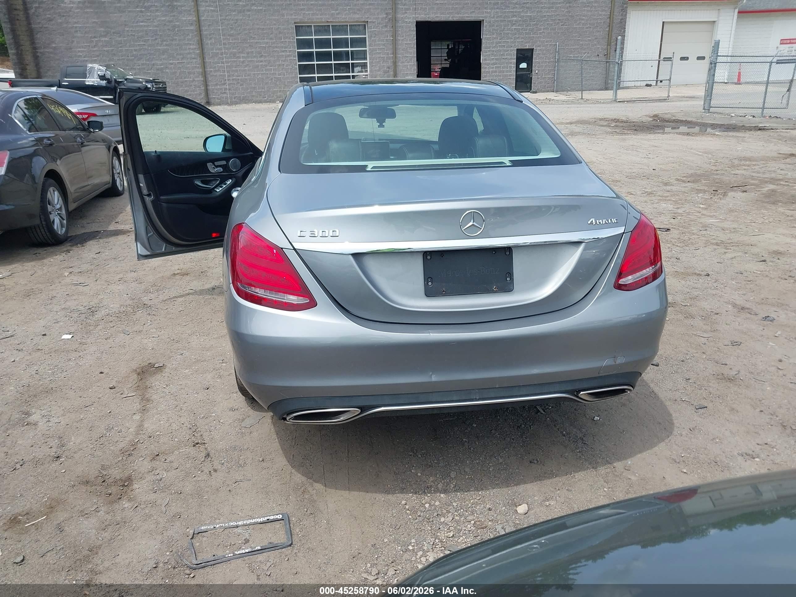 2015 Mercedes-benz C 300 4matic Silver vin: 55SWF4KB8FU087105