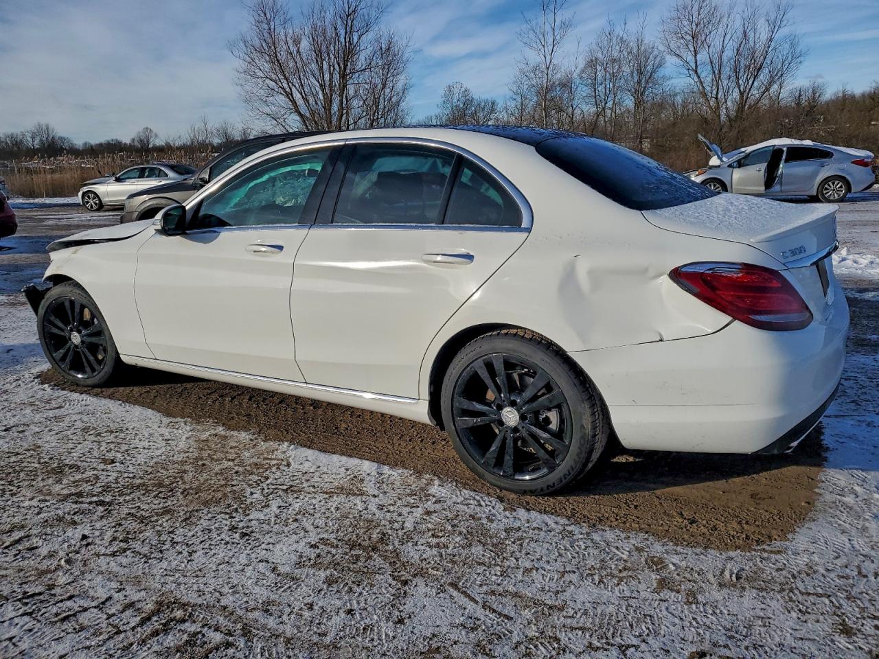 2015 Mercedes-benz C 300 4matic White vin: 55SWF4KB8FU088447