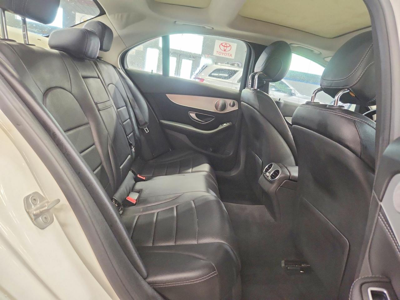 2015 Mercedes-benz C 300 4matic White vin: 55SWF4KB8FU095267
