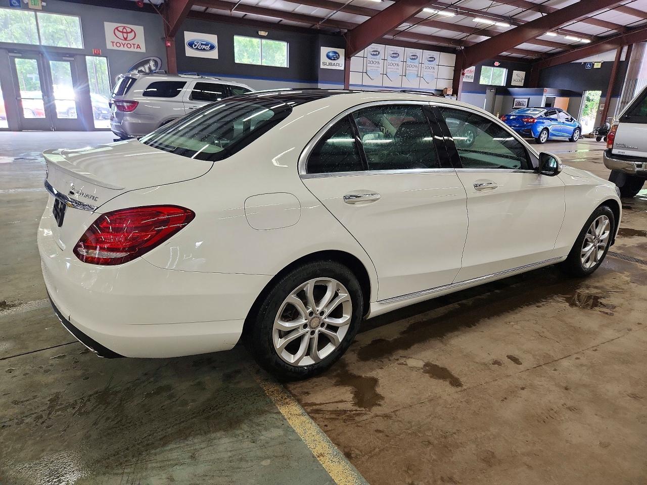 2015 Mercedes-benz C 300 4matic White vin: 55SWF4KB8FU095267