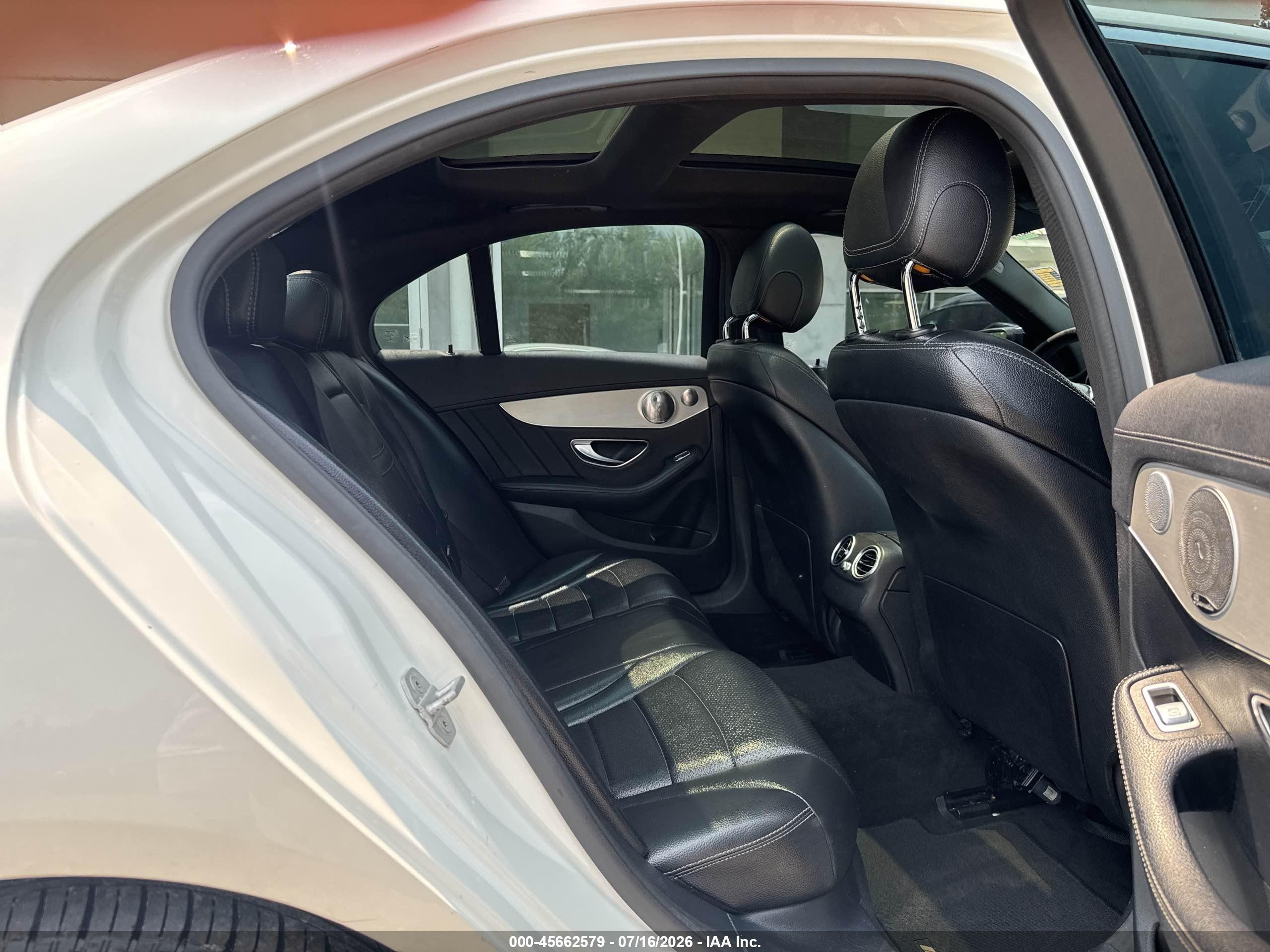 2015 Mercedes-benz C 300 Sport 4matic White vin: 55SWF4KB9FU000313