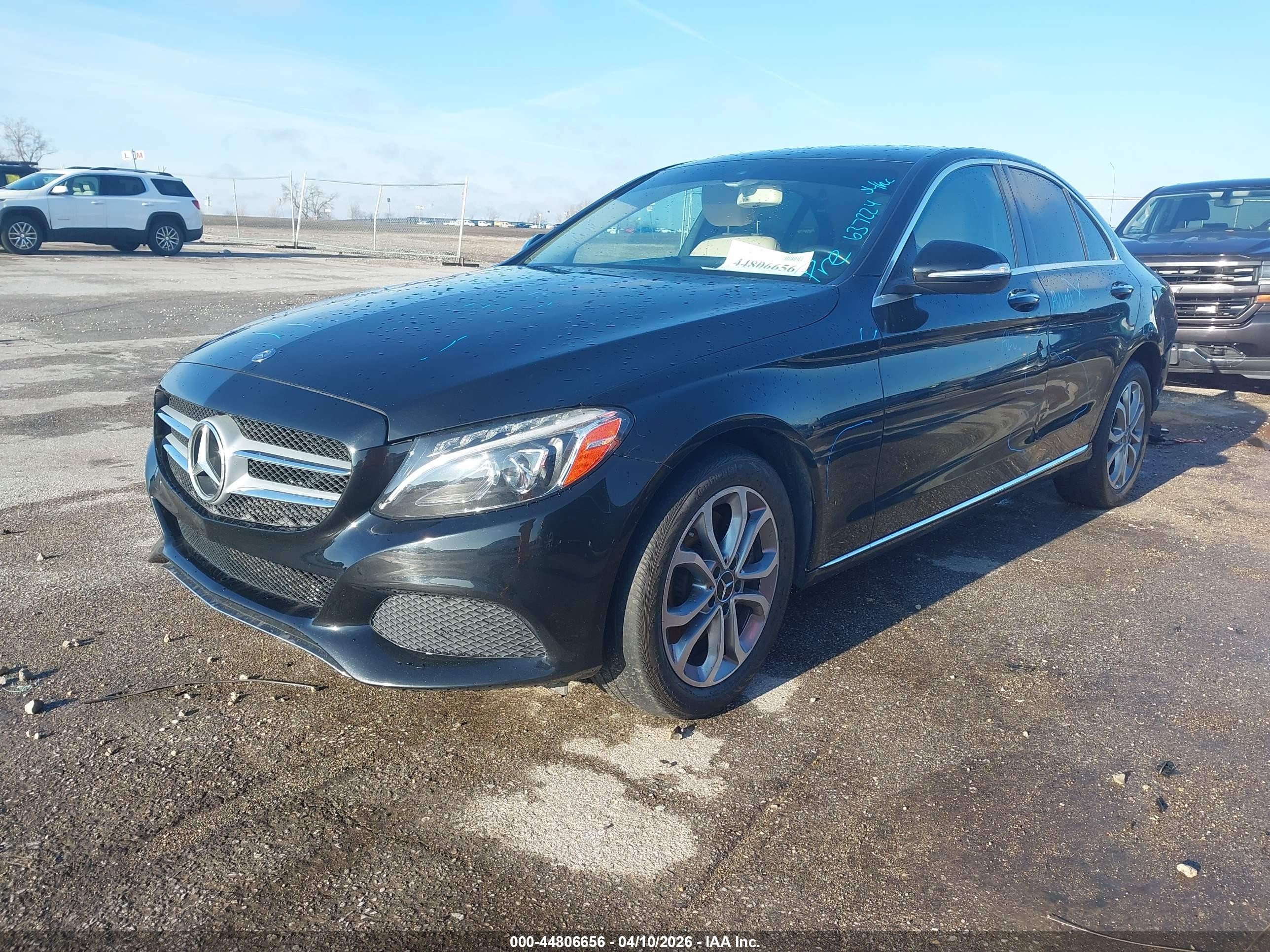 2015 Mercedes-benz C 300 4matic Черный vin: 55SWF4KB9FU004782