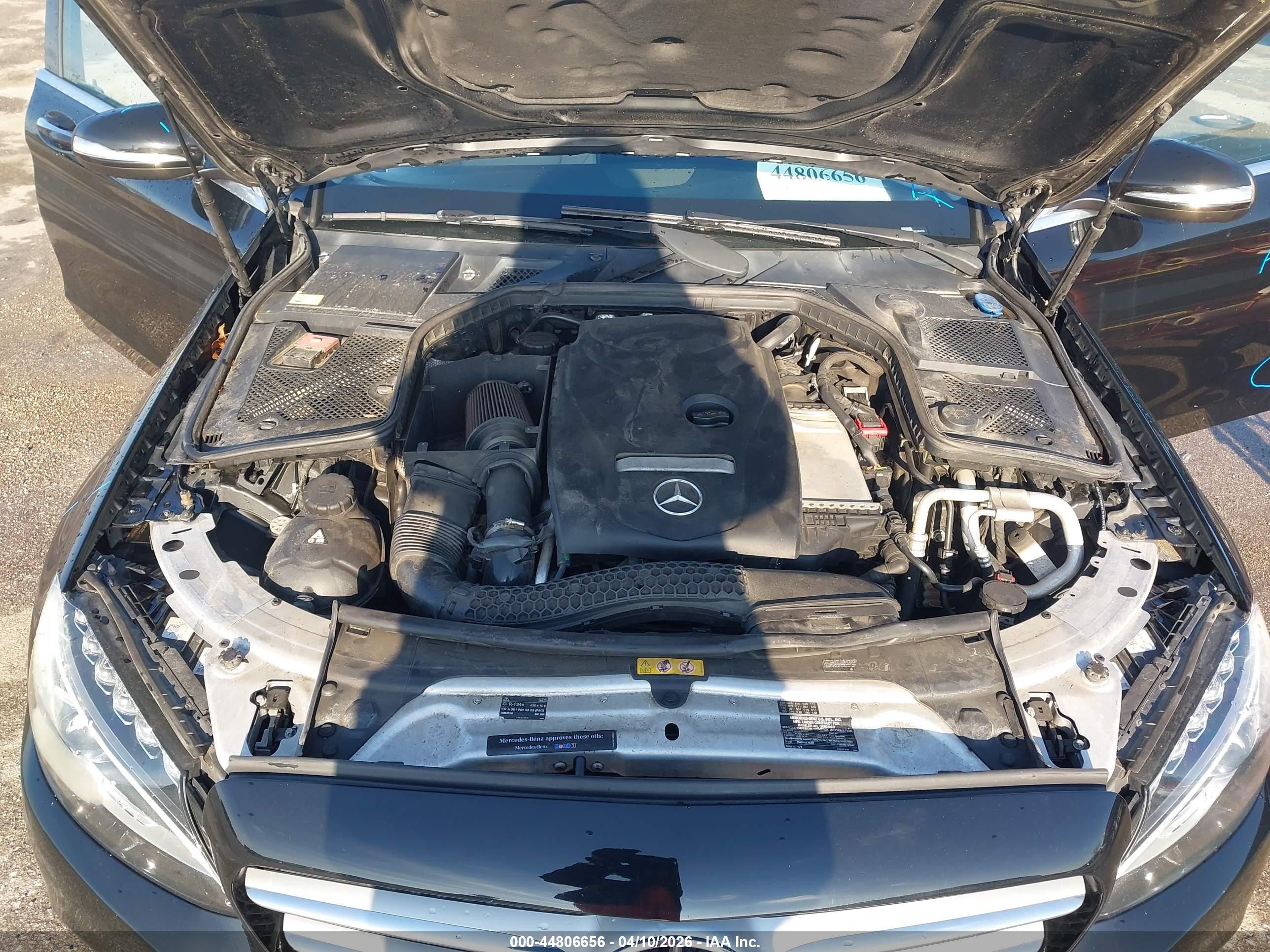 2015 Mercedes-benz C 300 4matic Черный vin: 55SWF4KB9FU004782