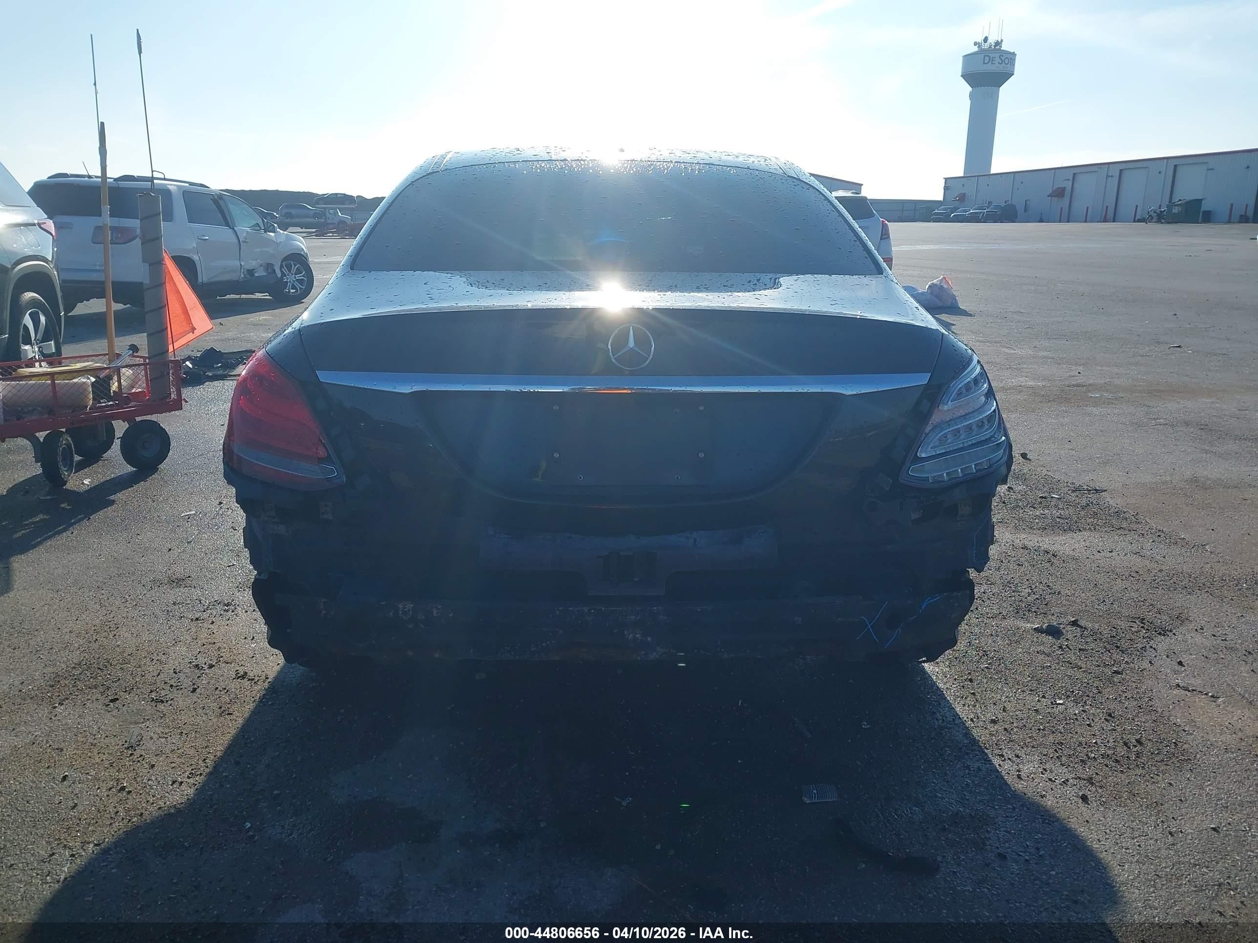 2015 Mercedes-benz C 300 4matic Черный vin: 55SWF4KB9FU004782