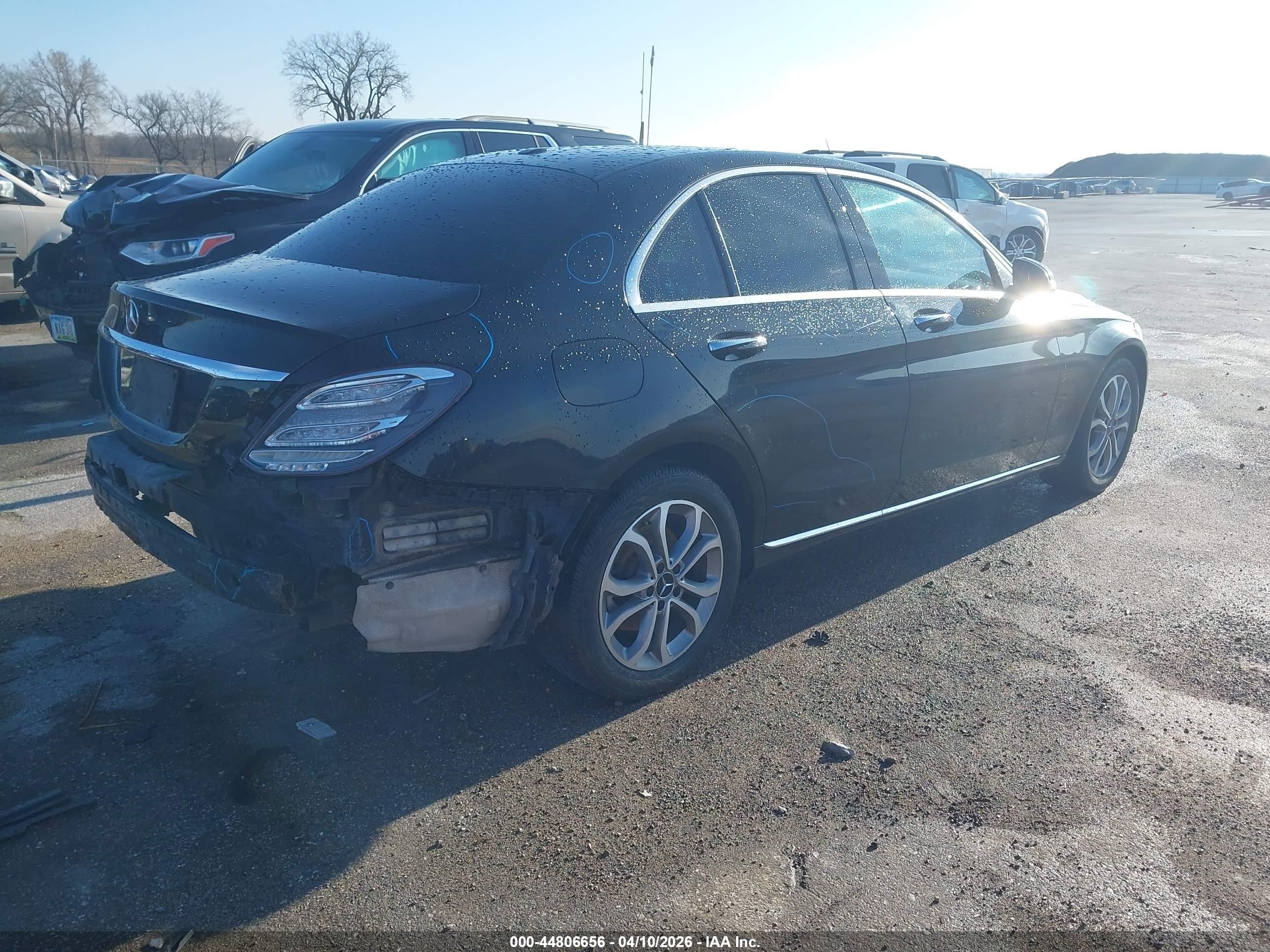 2015 Mercedes-benz C 300 4matic Черный vin: 55SWF4KB9FU004782