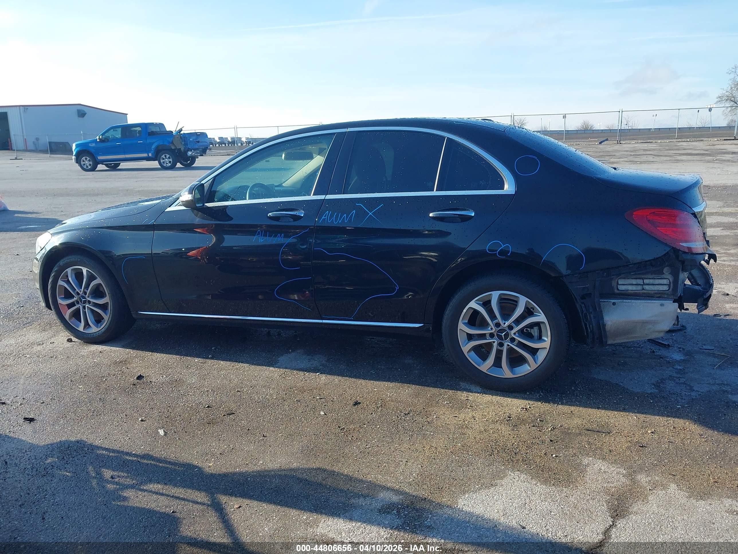 2015 Mercedes-benz C 300 4matic Черный vin: 55SWF4KB9FU004782