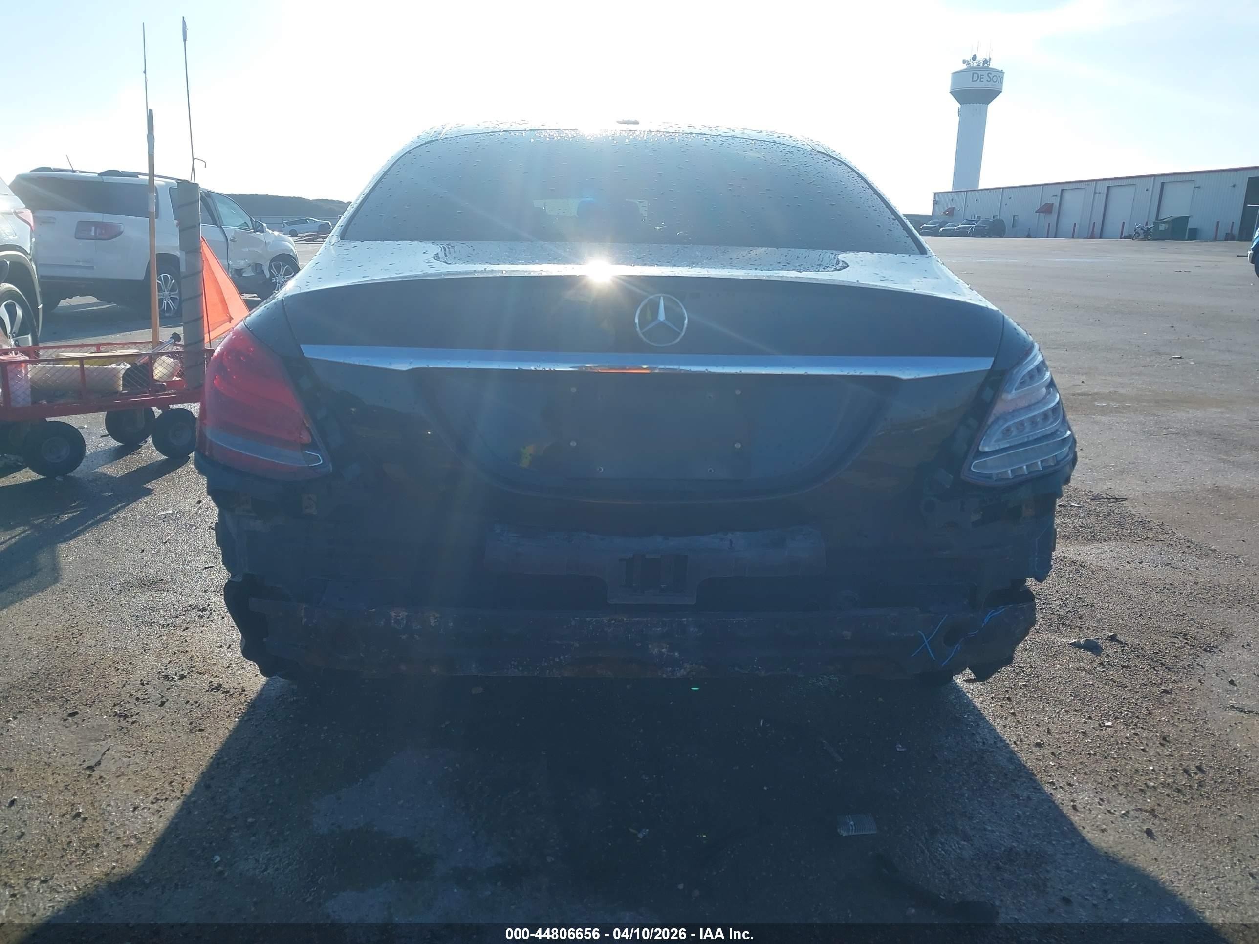 2015 Mercedes-benz C 300 4matic Черный vin: 55SWF4KB9FU004782