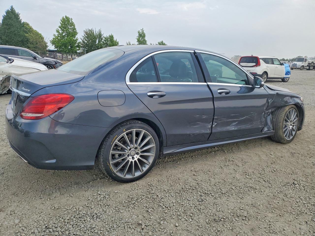 2015 Mercedes-benz C 300 4matic Угольный vin: 55SWF4KB9FU007813