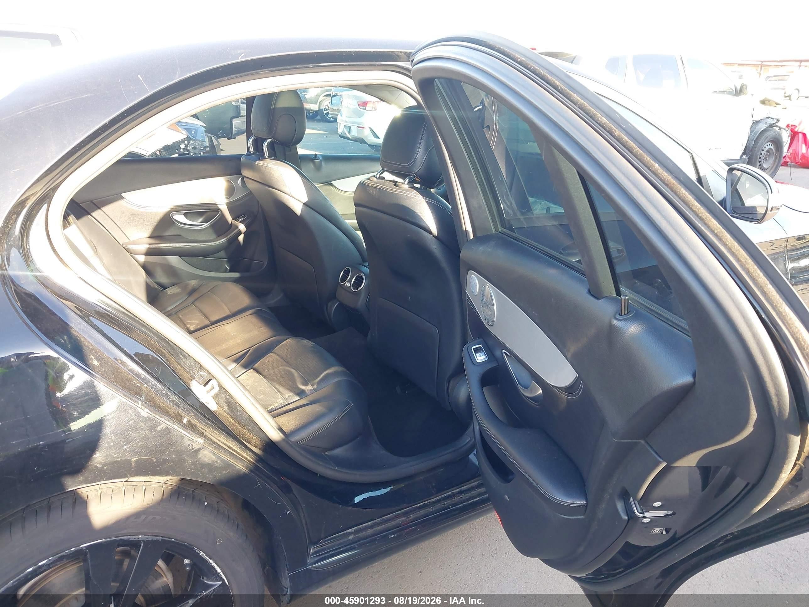 2015 Mercedes-benz C 300 4matic Черный vin: 55SWF4KB9FU012025