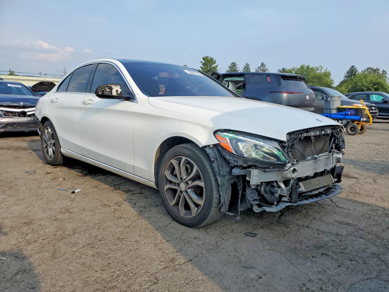 2015 Mercedes-benz C 300 4matic Белый vin: 55SWF4KB9FU013983