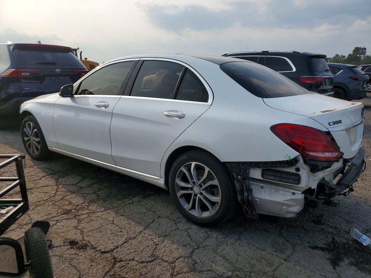 2015 Mercedes-benz C 300 4matic Белый vin: 55SWF4KB9FU013983