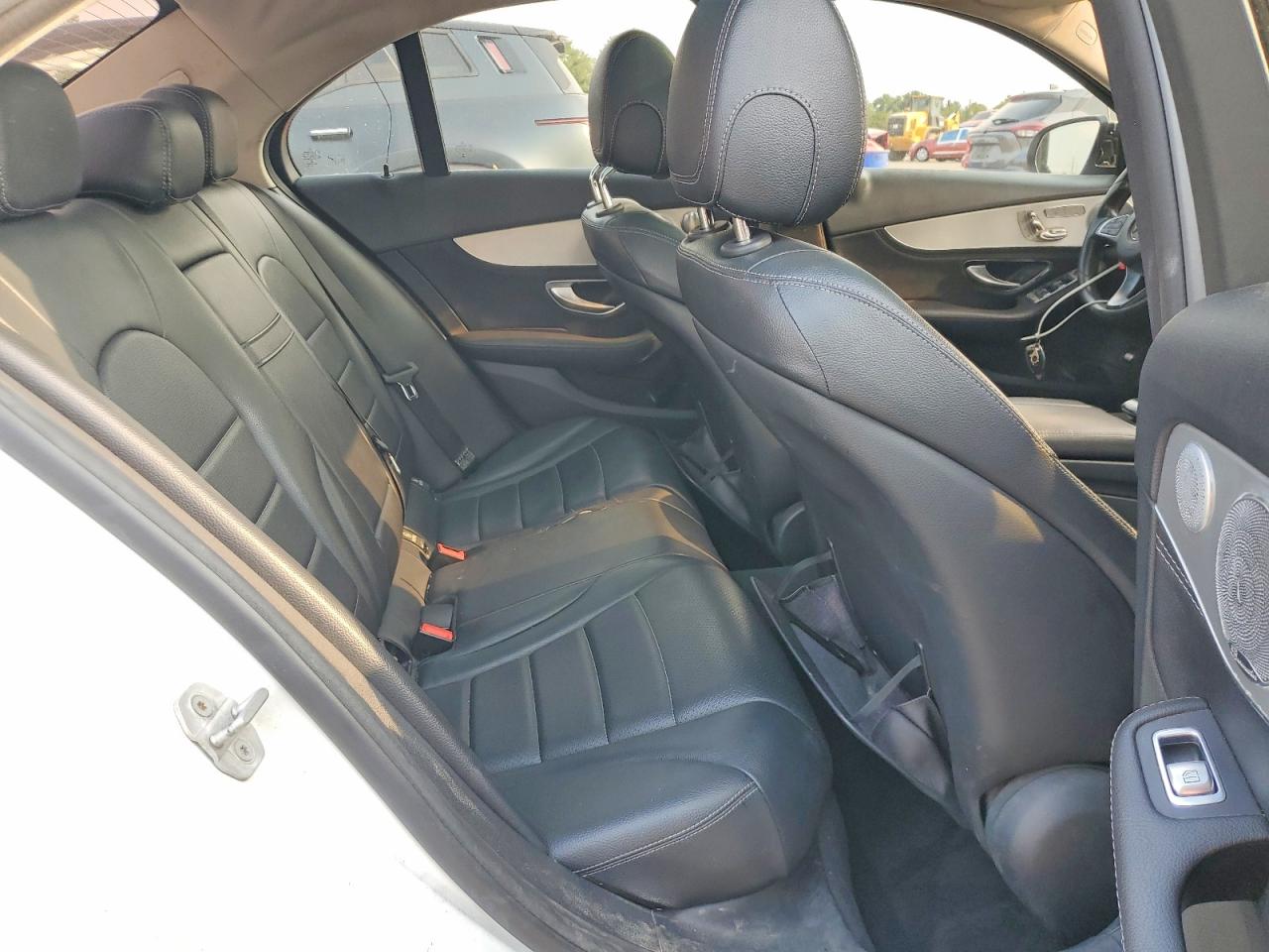 2015 Mercedes-benz C 300 4matic Белый vin: 55SWF4KB9FU013983