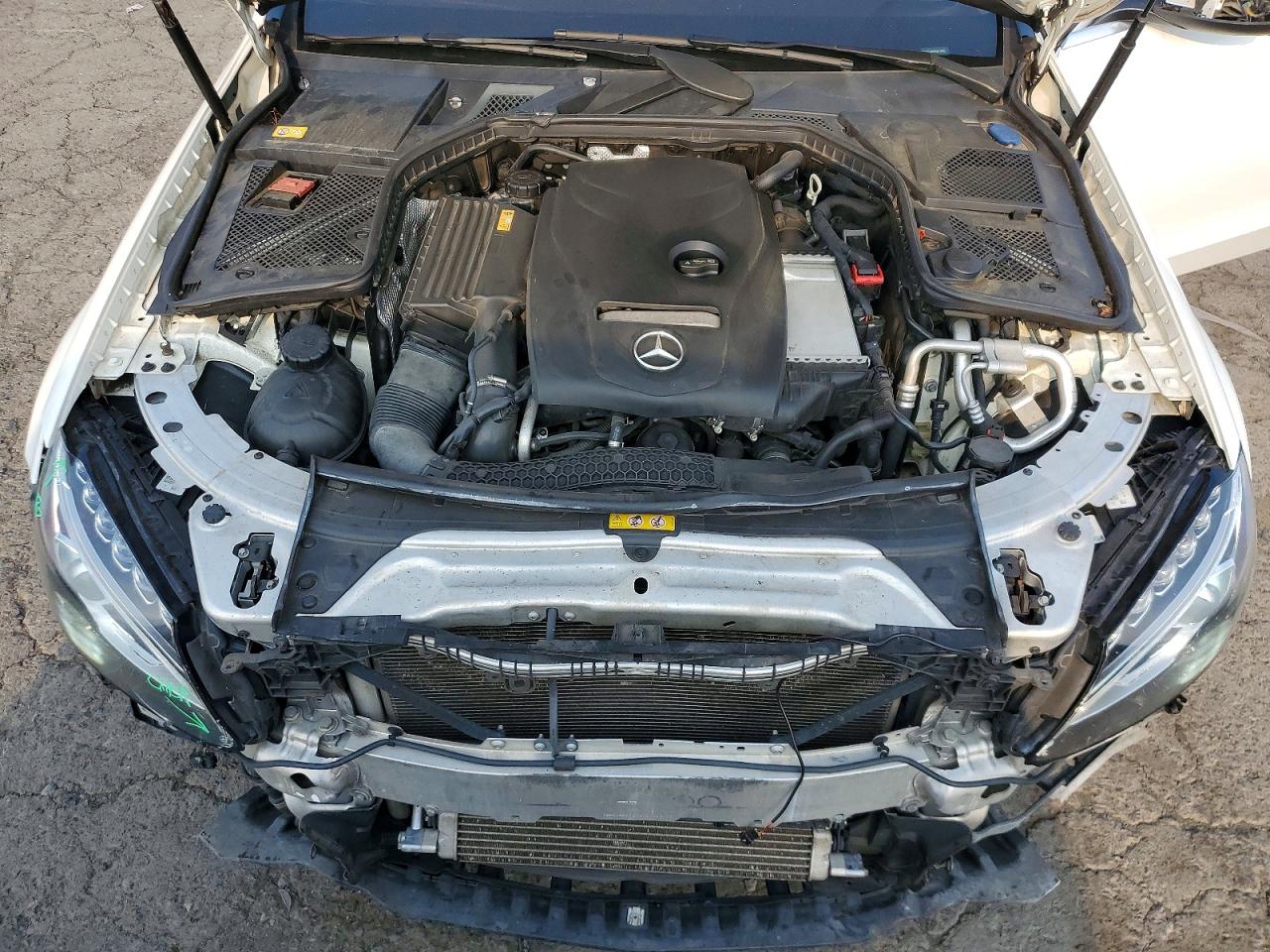 2015 Mercedes-benz C 300 4matic Белый vin: 55SWF4KB9FU013983