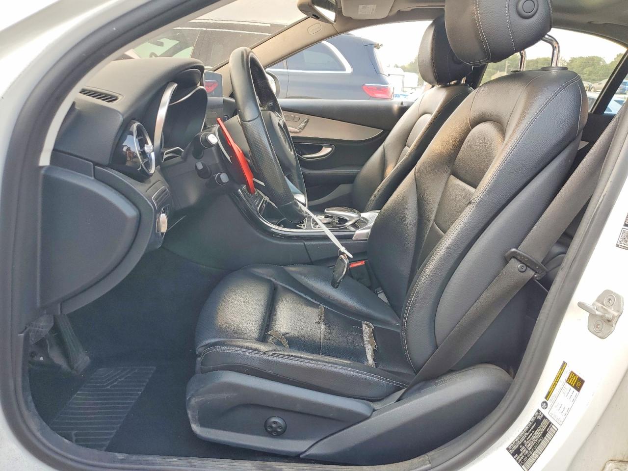 2015 Mercedes-benz C 300 4matic Белый vin: 55SWF4KB9FU013983