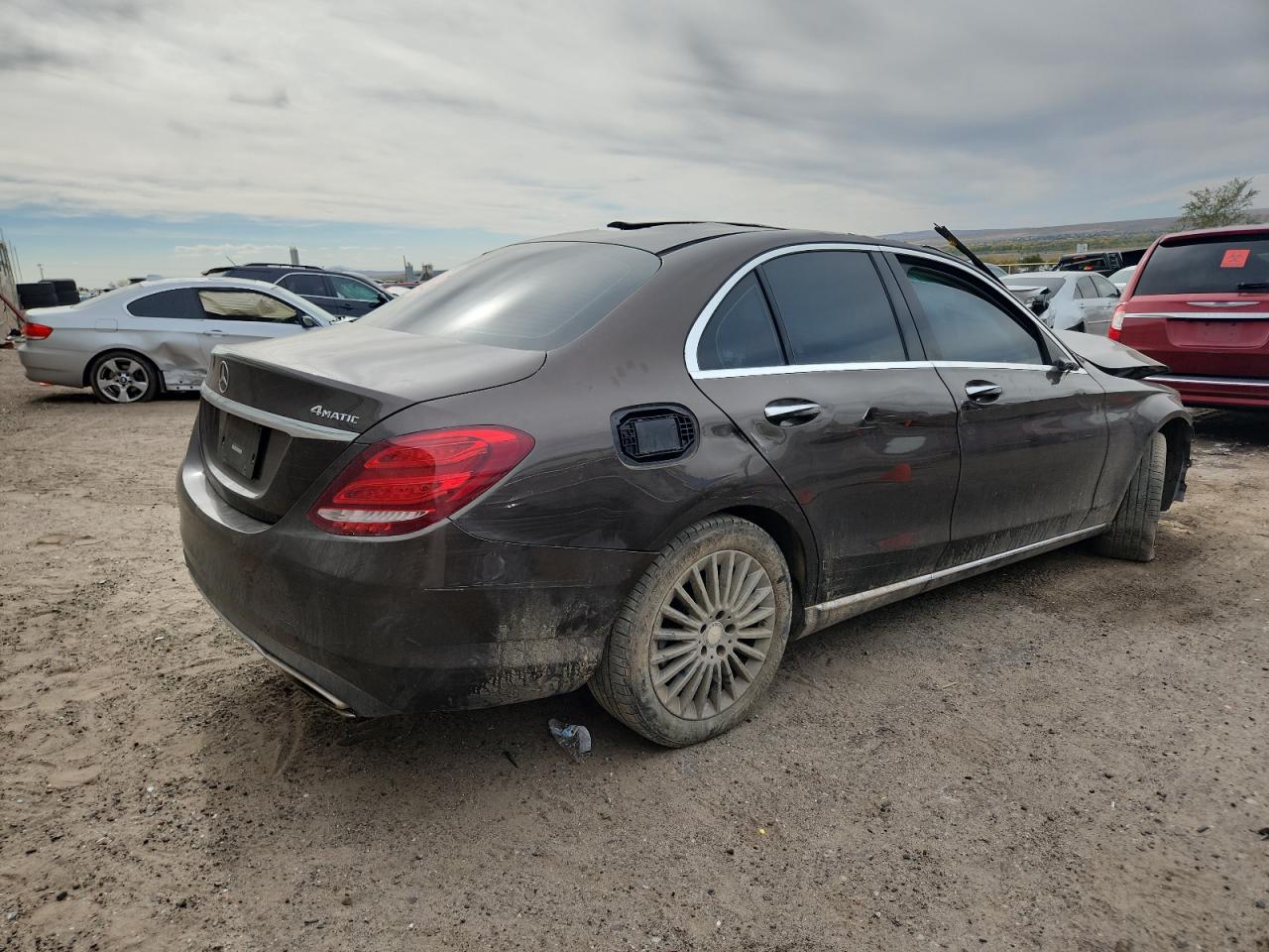 2015 Mercedes-benz C 300 4matic Золотой vin: 55SWF4KB9FU014924