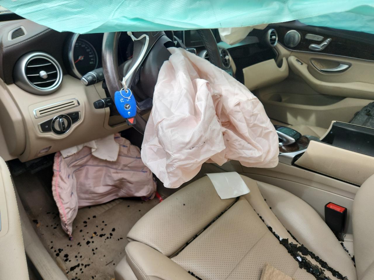 2015 Mercedes-benz C 300 4matic Золотой vin: 55SWF4KB9FU014924